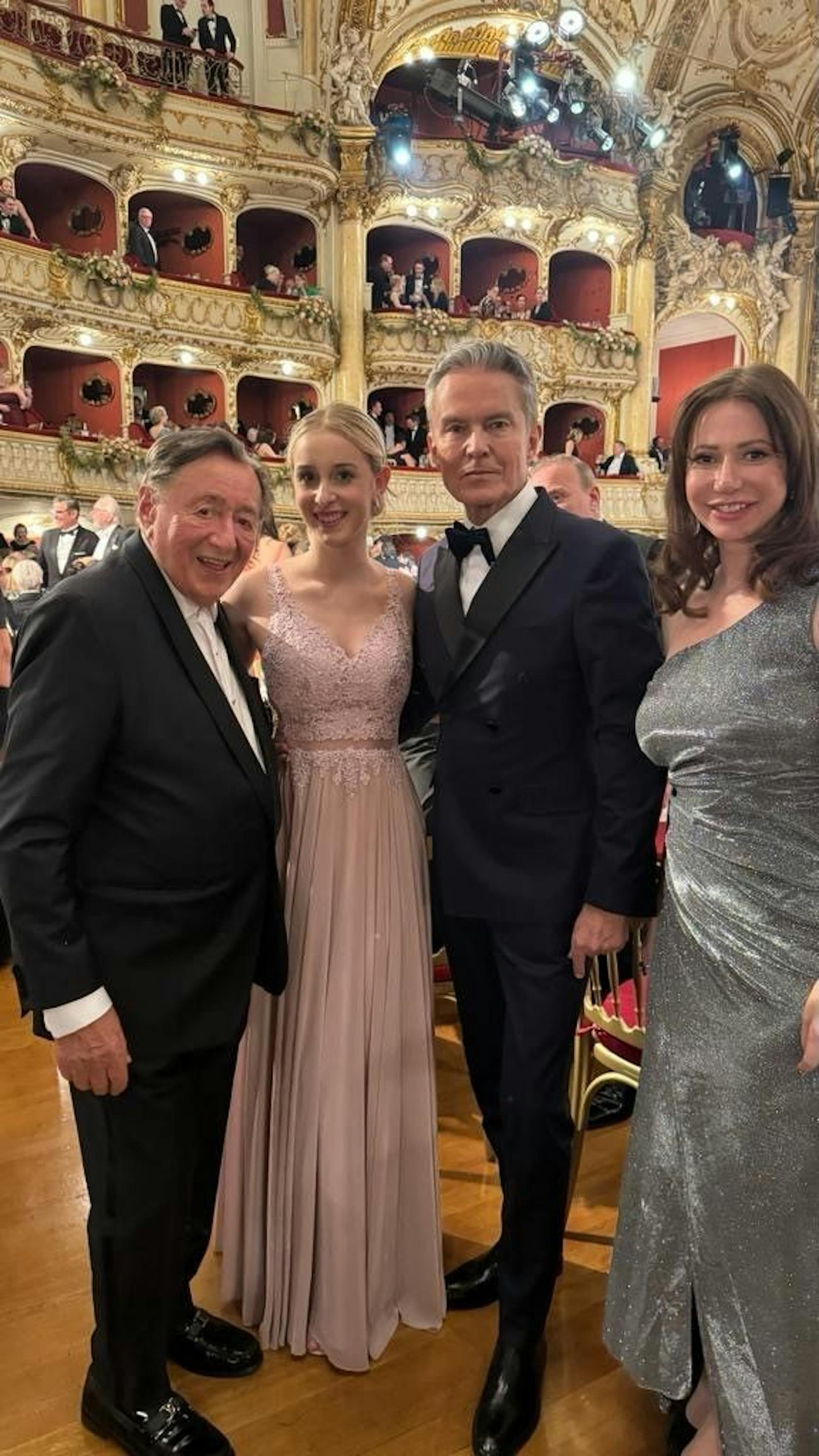 Richard Lugner mit Alfons Haider und seinem Musical-Star Anna Rosa Döller sowie Lugners "Täubchen",  Elisabeth Schmidt.