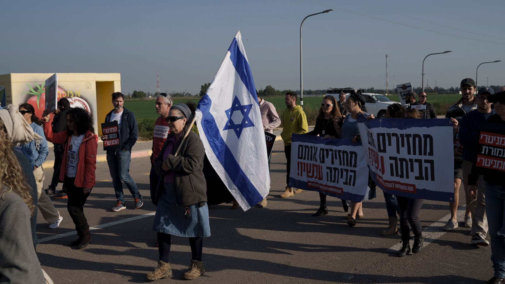 Geisel-Angehörige blockieren Grenze zum Gazastreifen