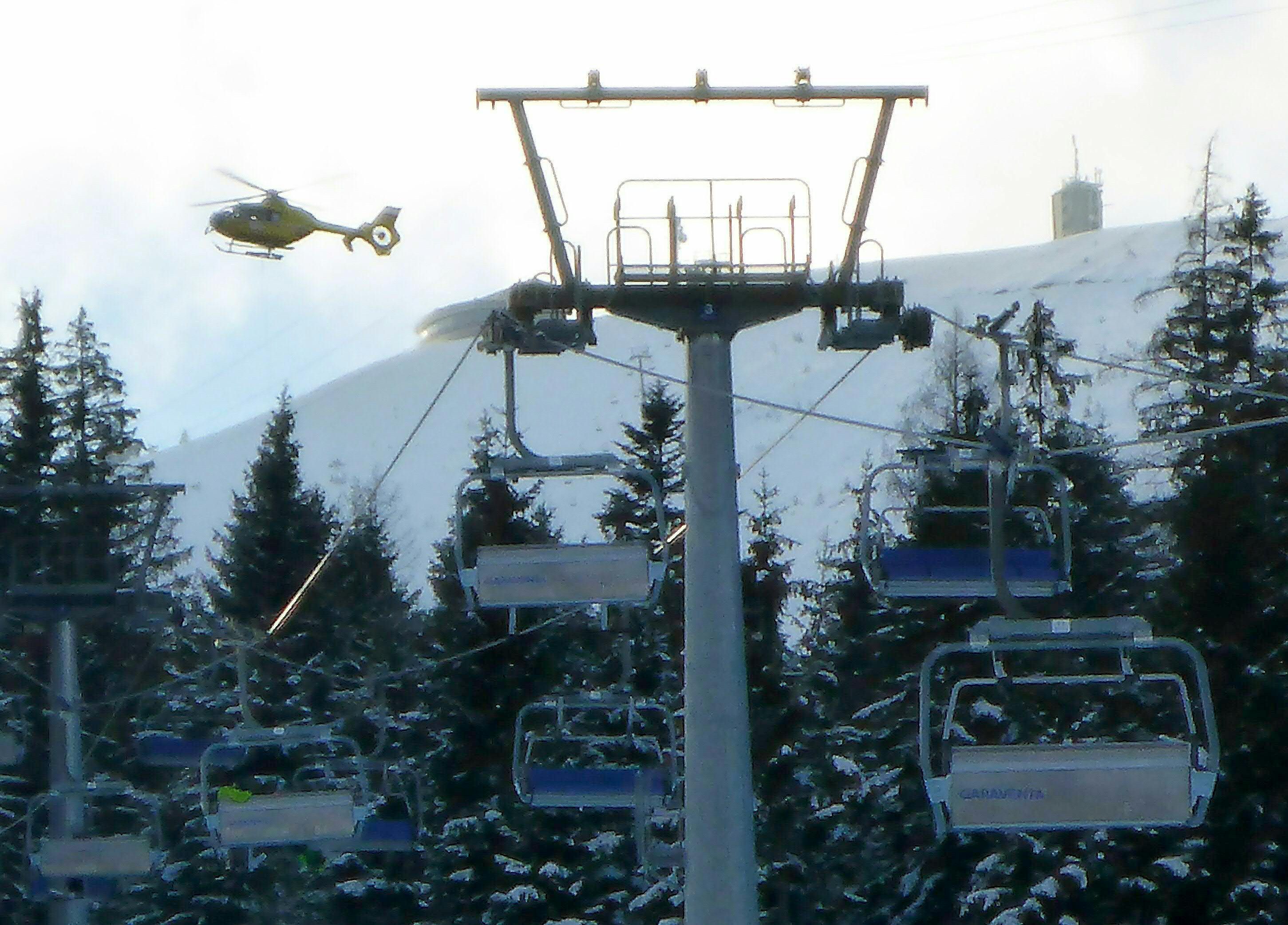 Die Frau starb auf der Gipfelhang-Abfahrt. (Archivbild, Symbol)