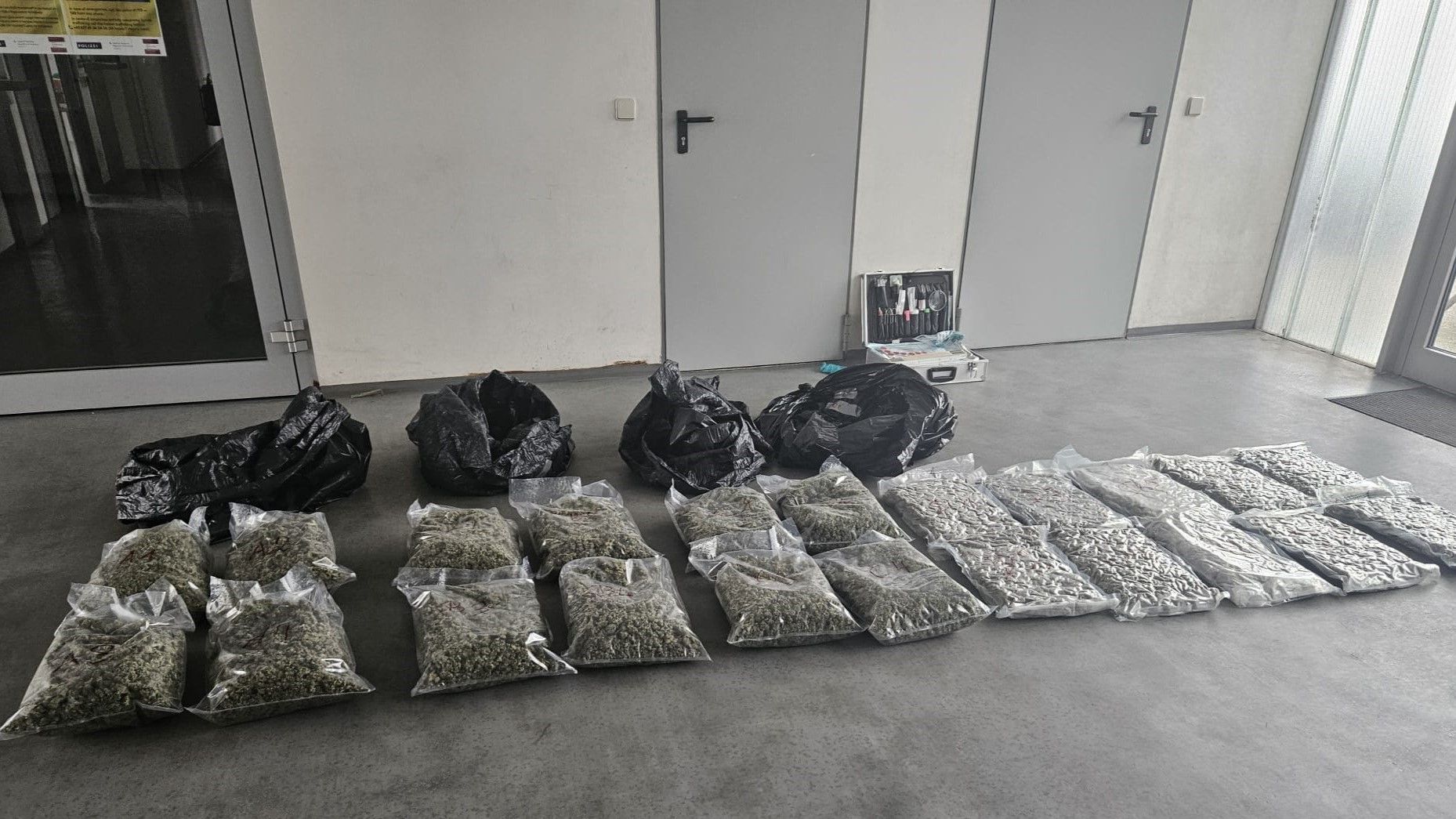 Großer Cannabis-Fund der Polizei in Wien. Die ÖVP befürchtet, dass es mehr Handel in OÖ geben könnte.