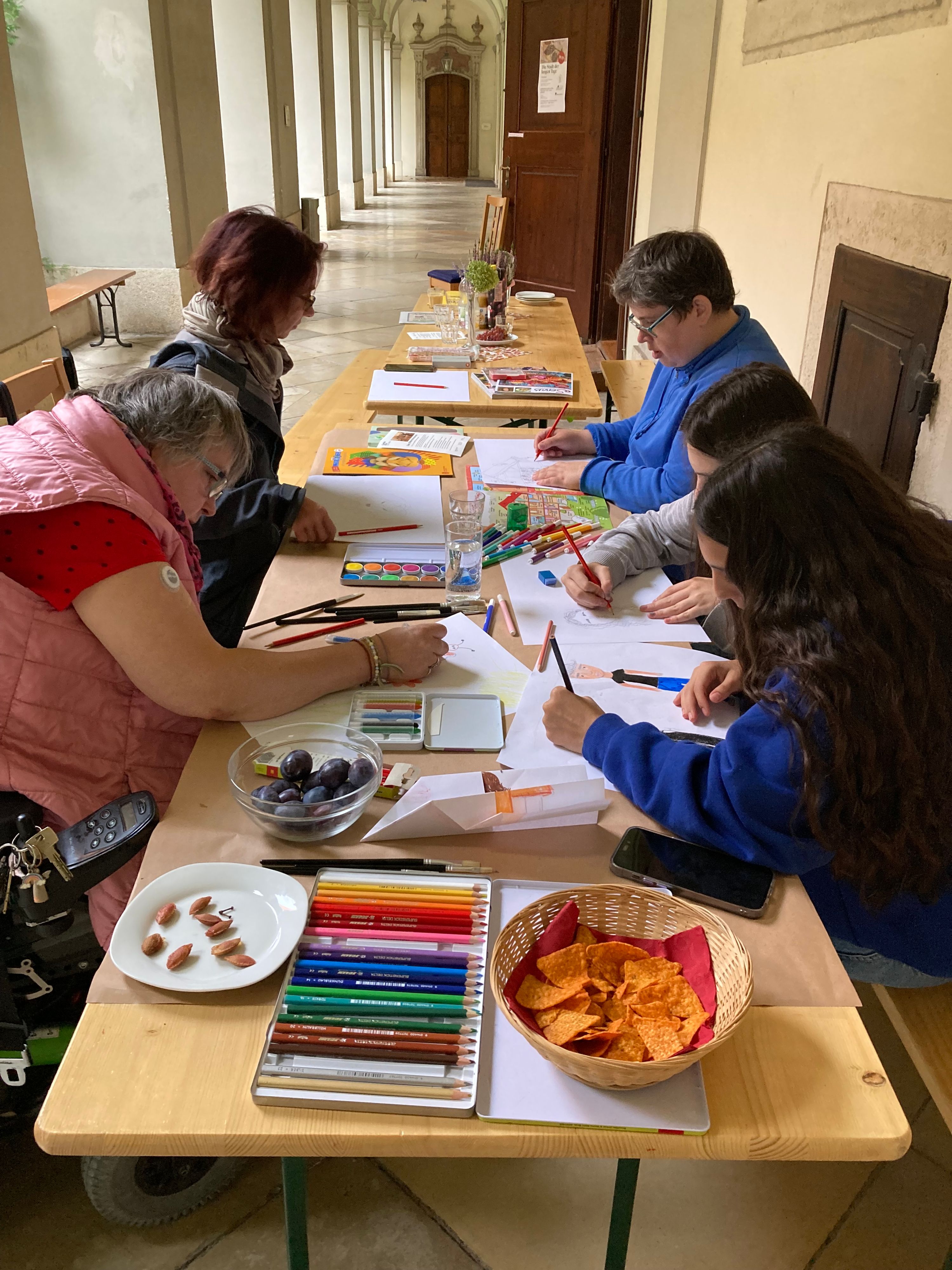 „Das Offene Wohnzimmer“ ist ein Begegnungsort in der Pfarre Neukloster.