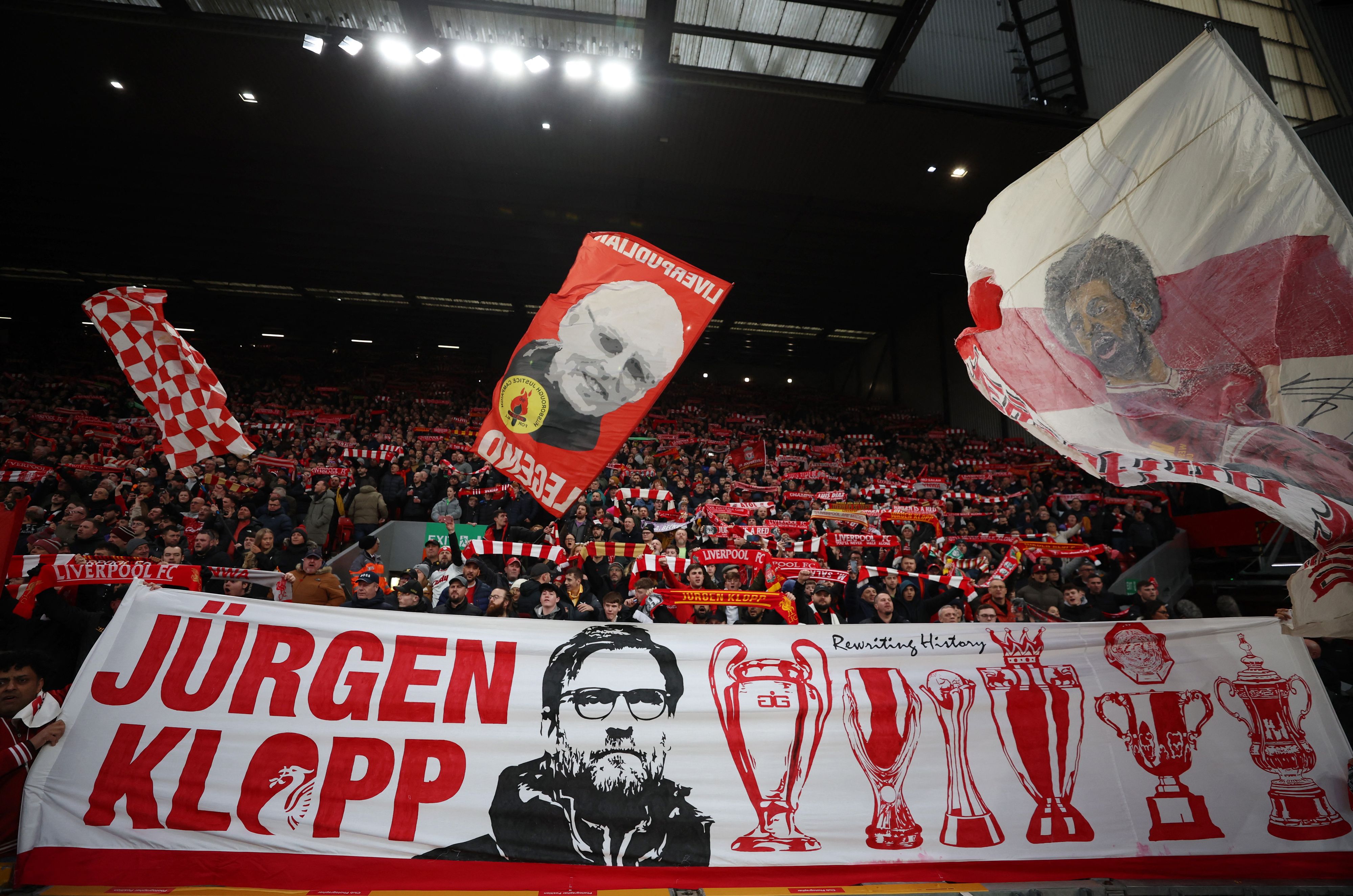Die Liverpool-Anhänger zollen Jürgen Klopp Respekt.