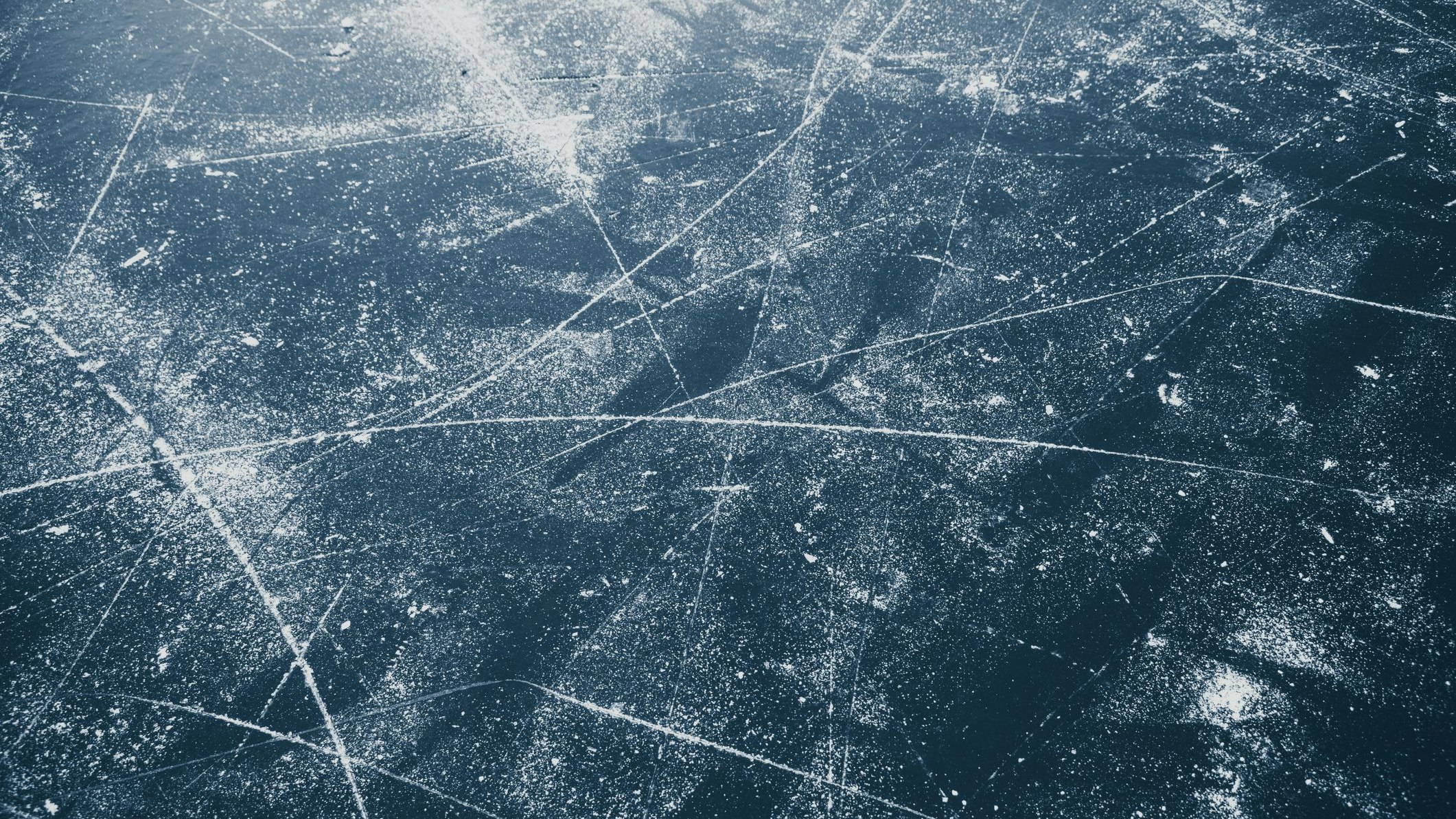 Aufgrund der fortschreitenden Erderwärmung wird eine tragfähige Eisdecke immer seltener. (Symbolbild)