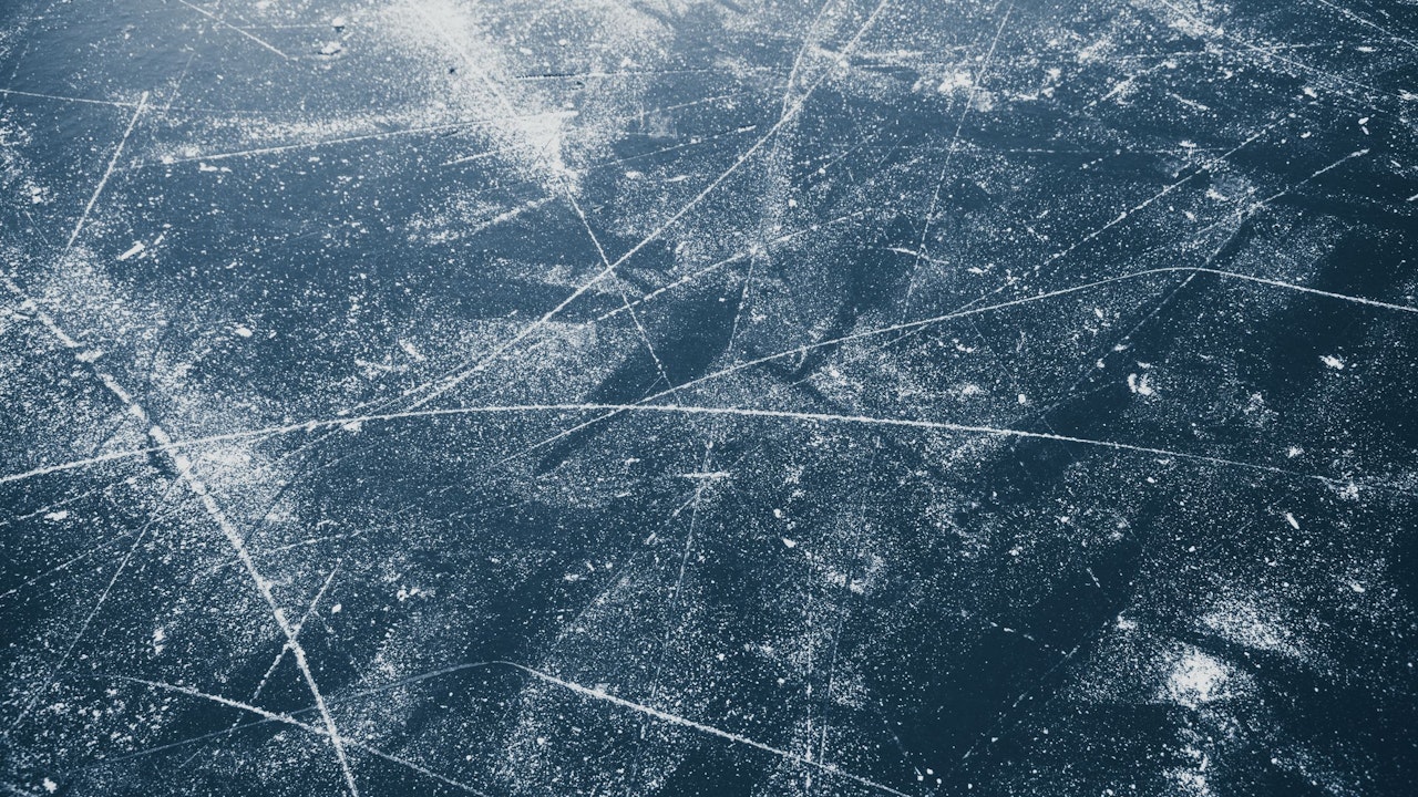 Heute.at - Geschlossene Eisdecke wird zu seltenem Phänomen