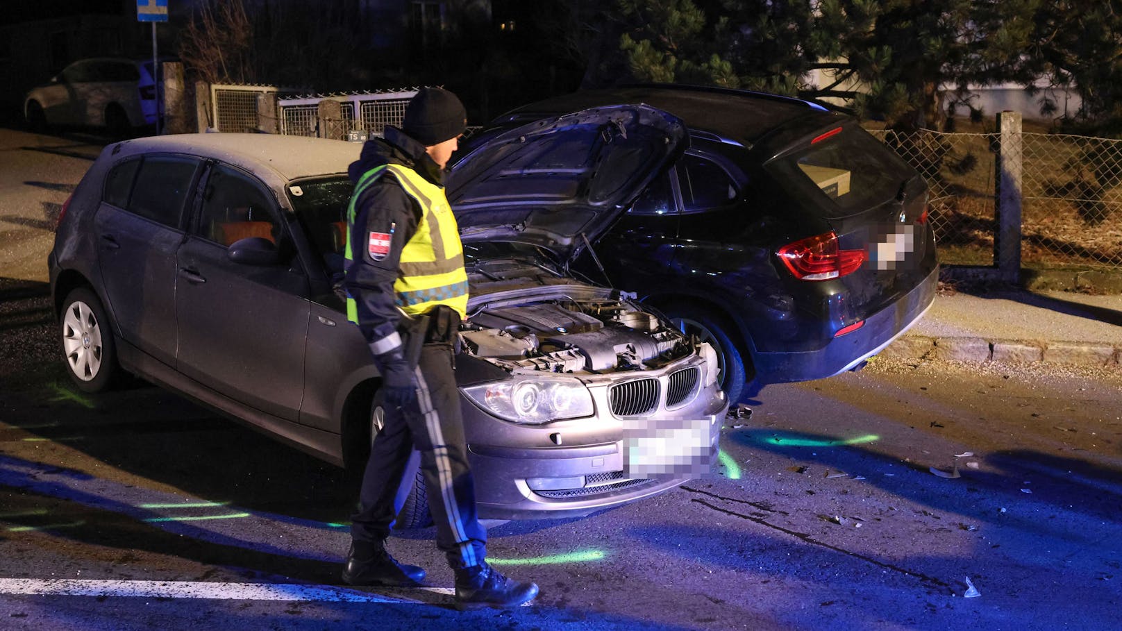 Eine vereiste Straßenkurve war Montagfrüh offenbar Auslöser für einen Verkehrsunfall zwischen zwei PKW in Hörsching (Bezirk Linz-Land).