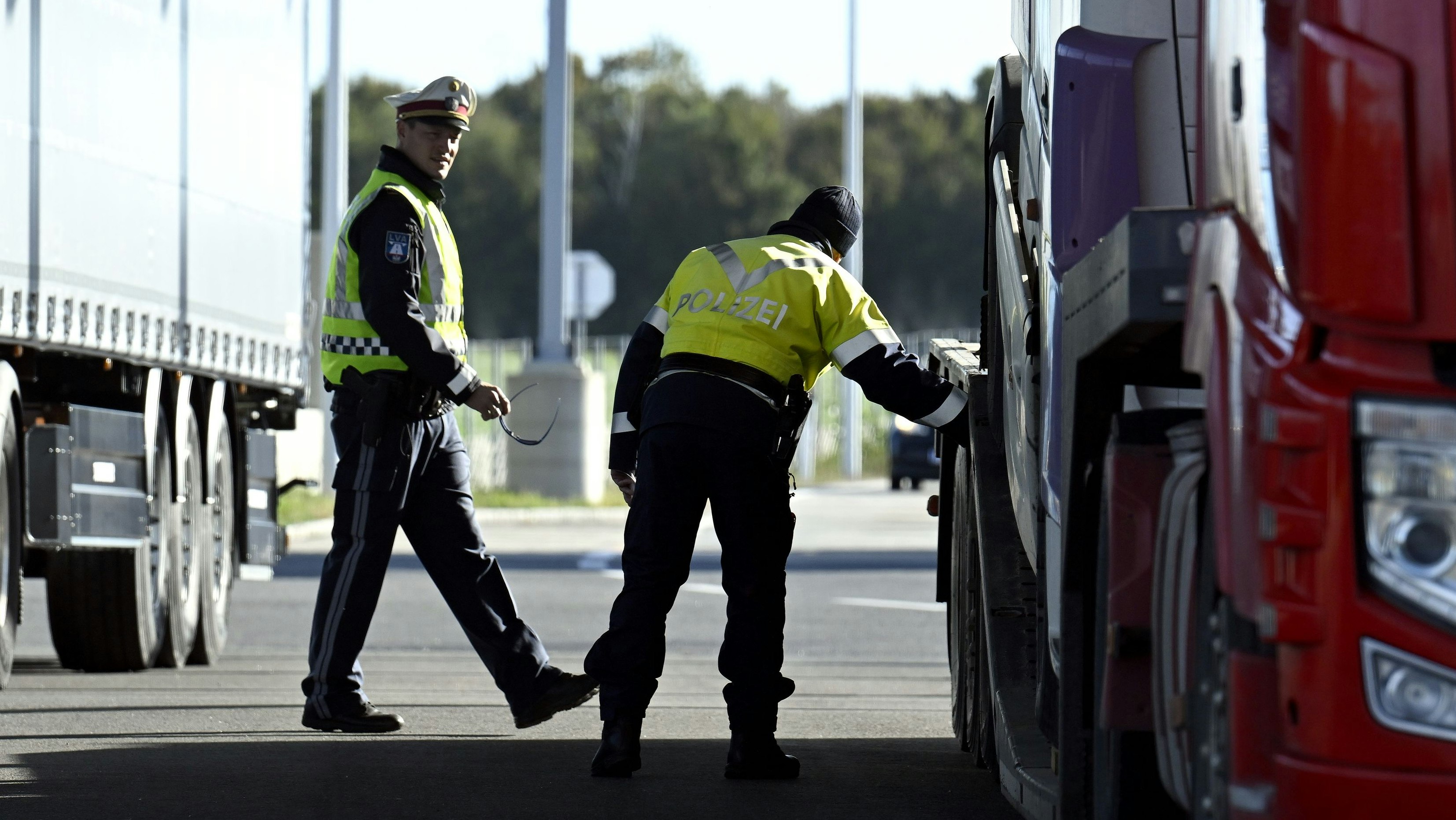 Heute.at - Polizei stoppt Reisebus und macht ekelhaften Fund