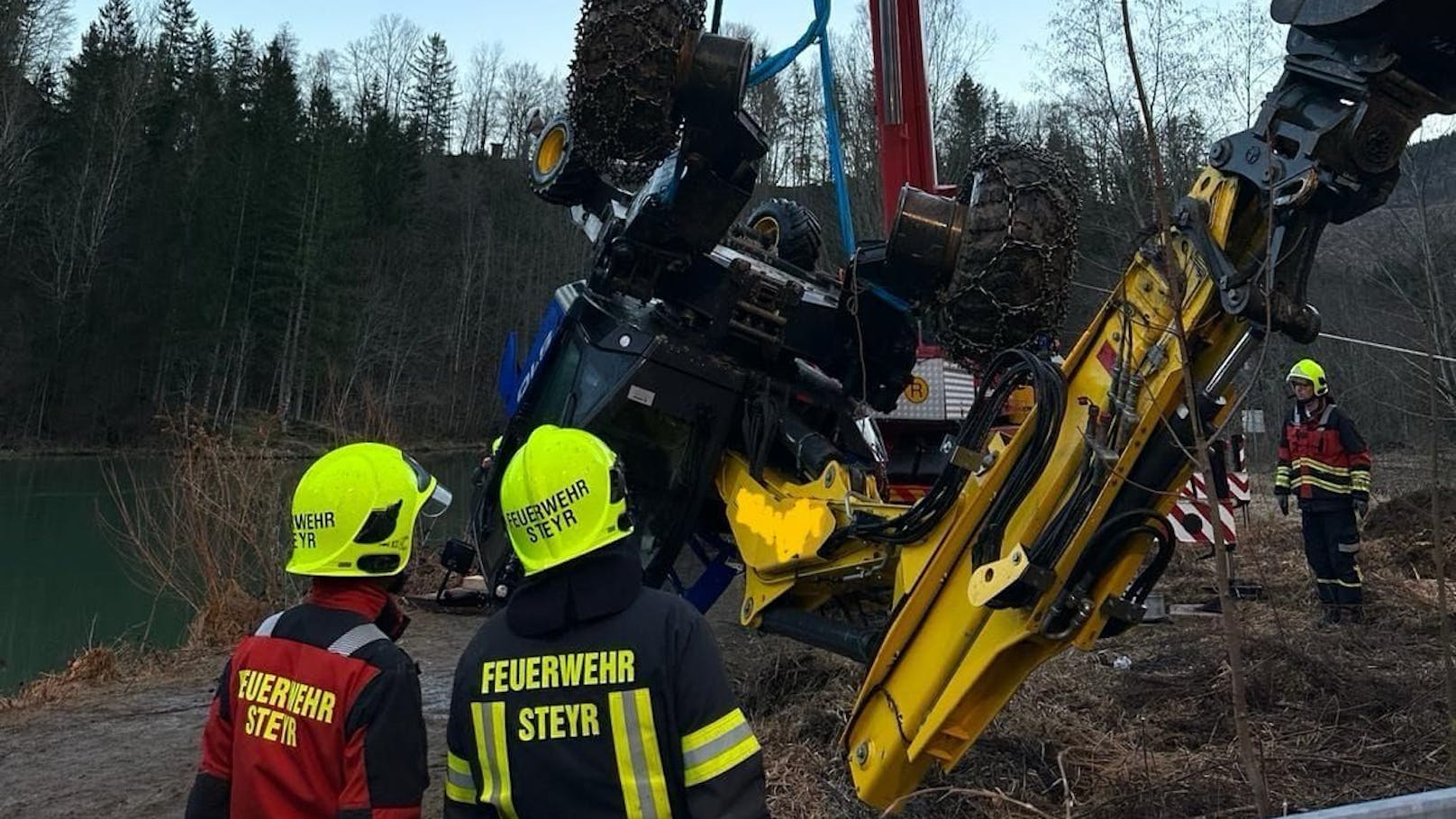 Mehrere Feuerwehr aus der Steiermark und Oberösterreich standen im Einsatz. 