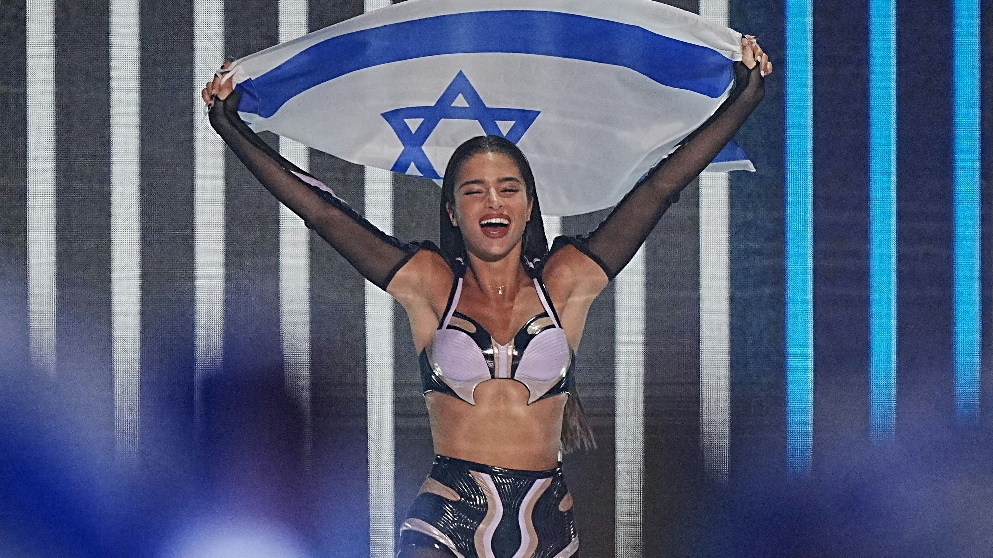 Download von www.picturedesk.com am 29.01.2024 (17:43).  Israel entrant Noa Kirel during the opening of the grand final for the Eurovision Song Contest final at the M&S Bank Arena in Liverpool. Picture date: Saturday May 13, 2023. - 20230513_PD13581 - Rechteinfo: Rights Managed (RM)