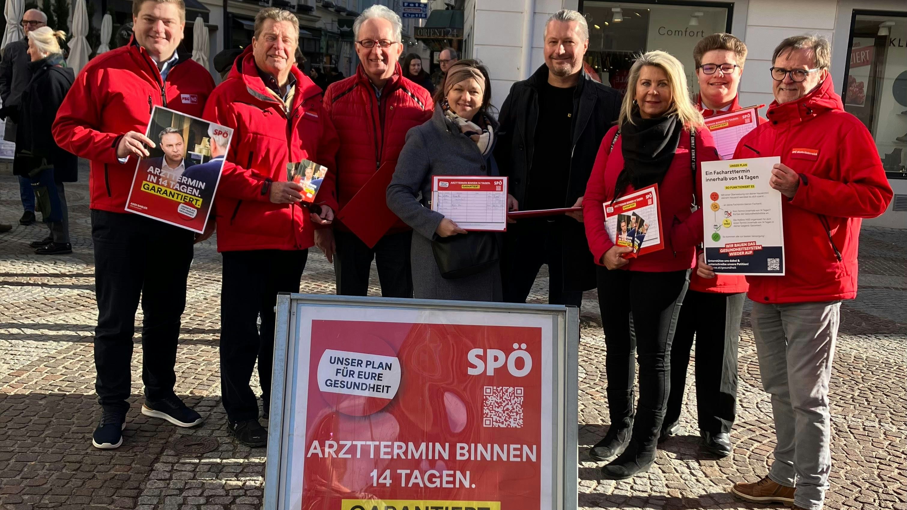 SPÖ-Bezirksparteivorsitzender Christian Schuh (Langenlois), Helmut Mayer, Günter Herz, Alexandra Ambrosch, Peter Molnar, Elfie Kreitner, Paul Bergmaier (Junge Generation) und Werner Stöberl.