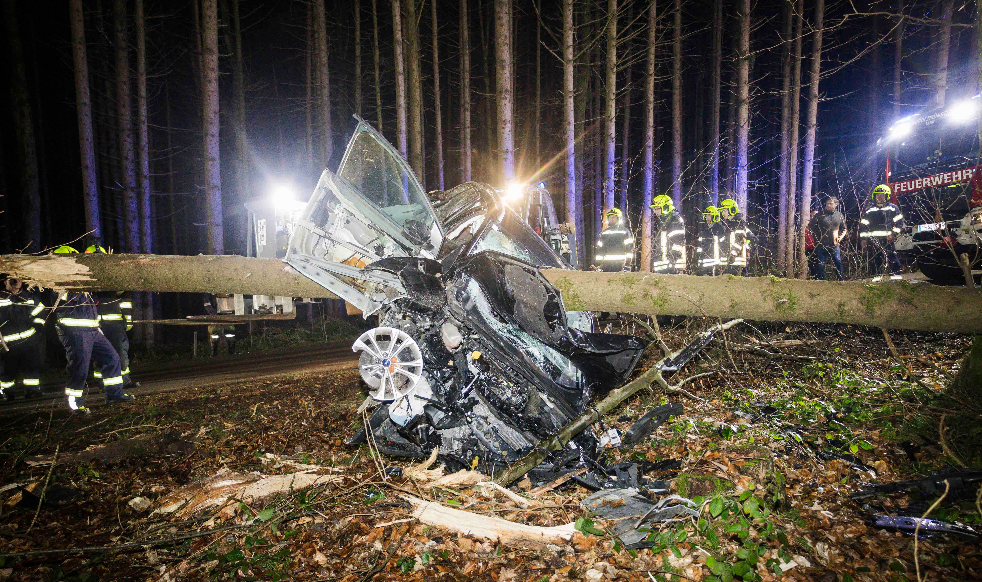 Unglaubliches Glück im Unglück hatte die Lenkerin dieses Pkw in Oberösterreich.