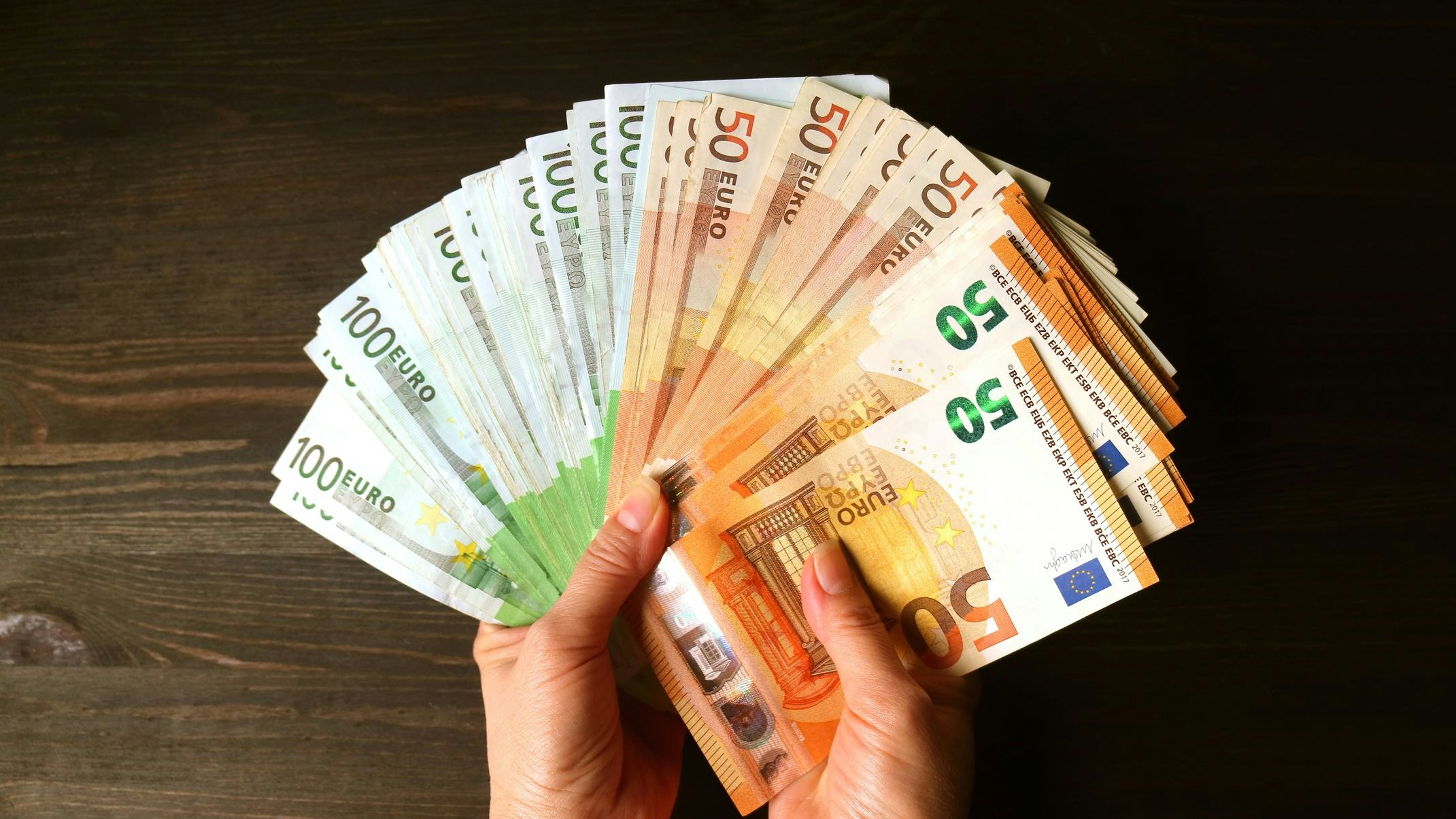 Ein 47-Jähriger verlor bei einem Betrugsfall einen fünfstelligen Euro-Betrag.