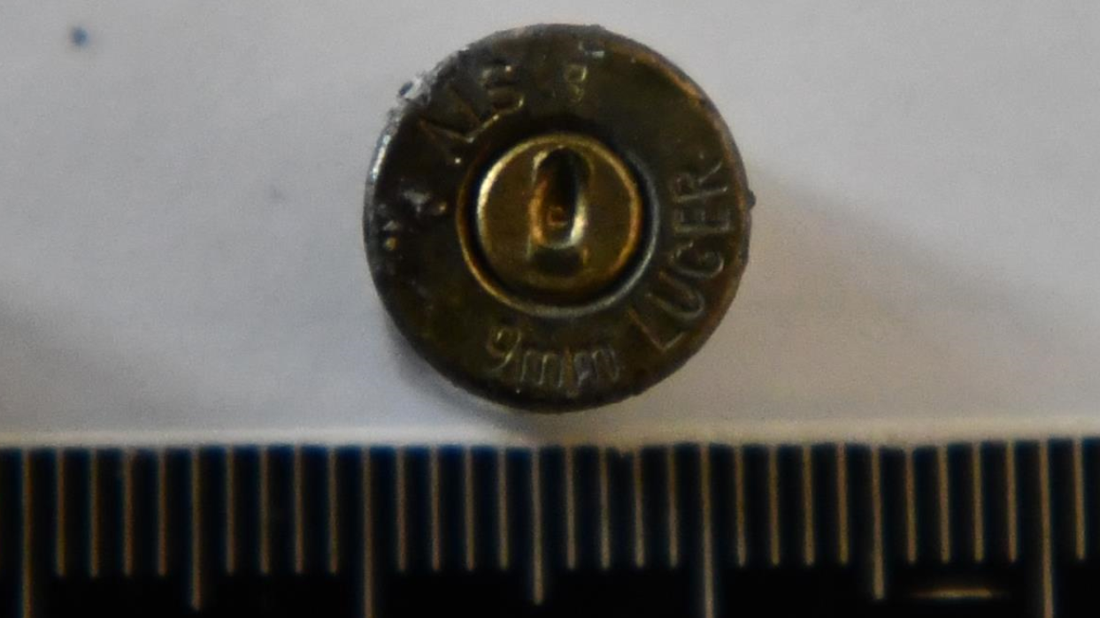 Mehrere Patronenhülsen (Kaliber 9mm Para) wurden sichergestellt.