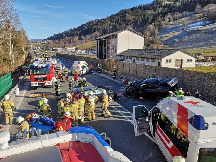 In Haus im Ennstal kam es am Dienstagnachmittag zu einem schweren Verkehrsunfall. 