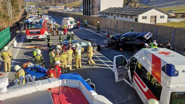 In Haus im Ennstal kam es am Dienstagnachmittag zu einem schweren Verkehrsunfall. 