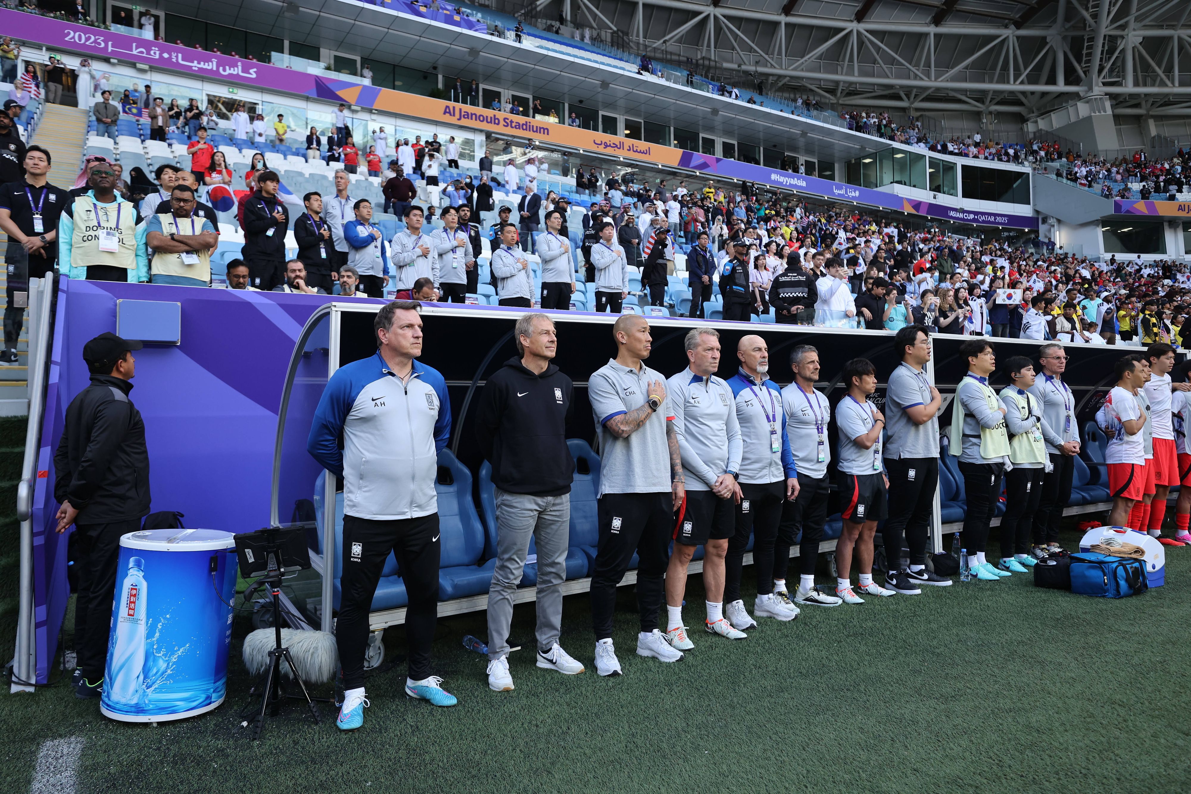 Jürgen Klinsmann und Andi Herzog, die Betreuer Südkoreas.