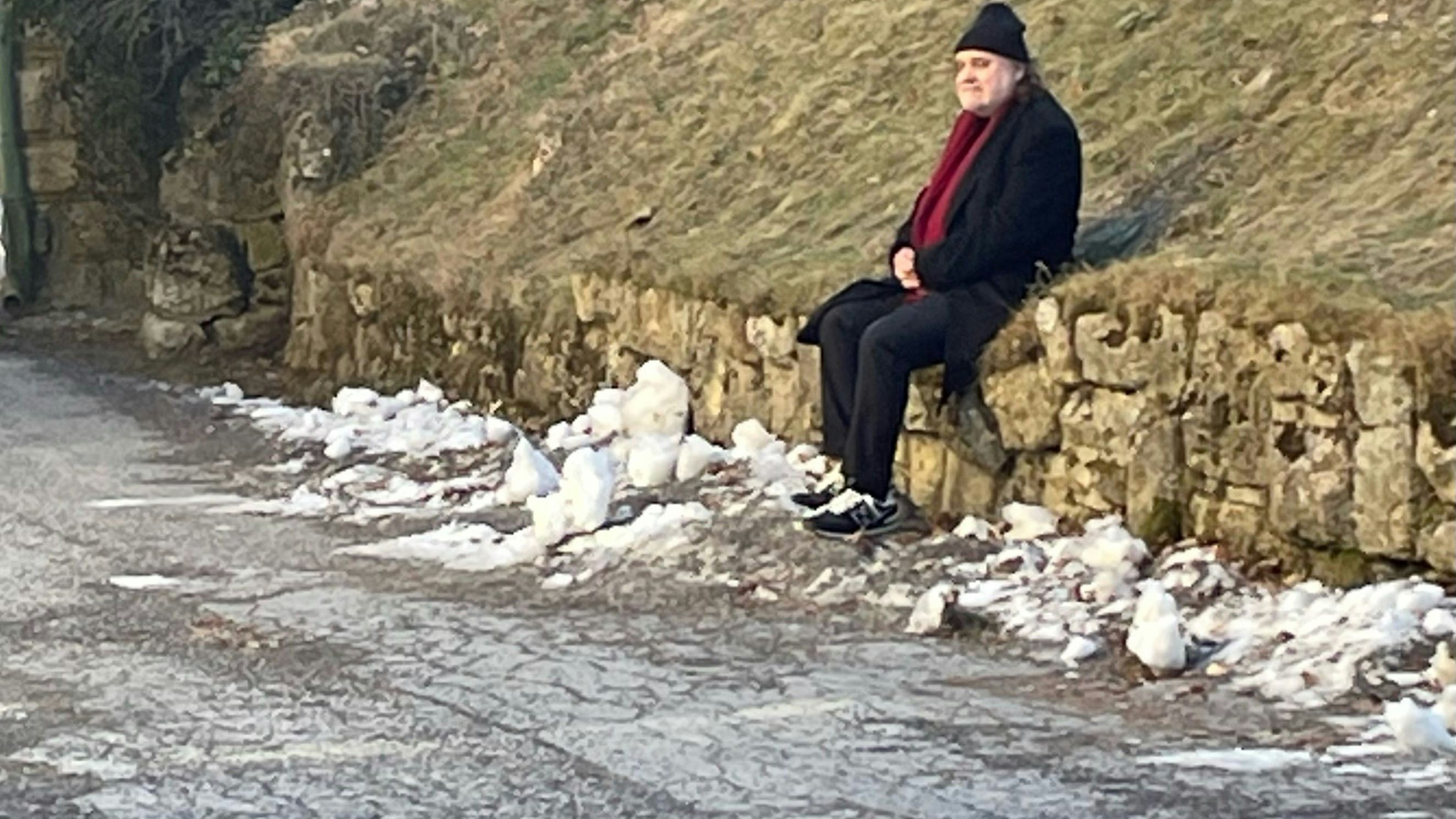 Ein gebrochener Mann: Paulus Manker musste alles untätig mitansehen.