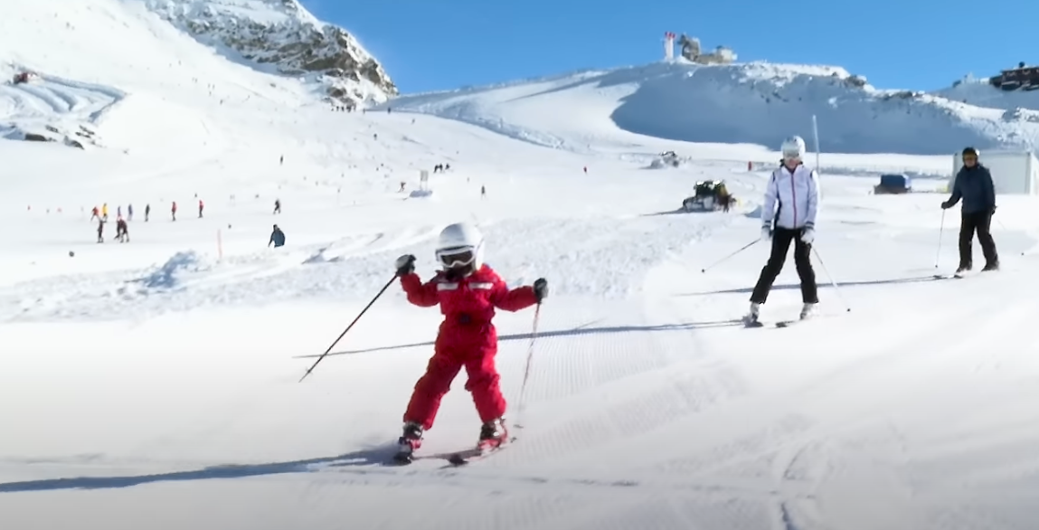 Charlotte (3) ist auf Social Media ein Ski-Star.