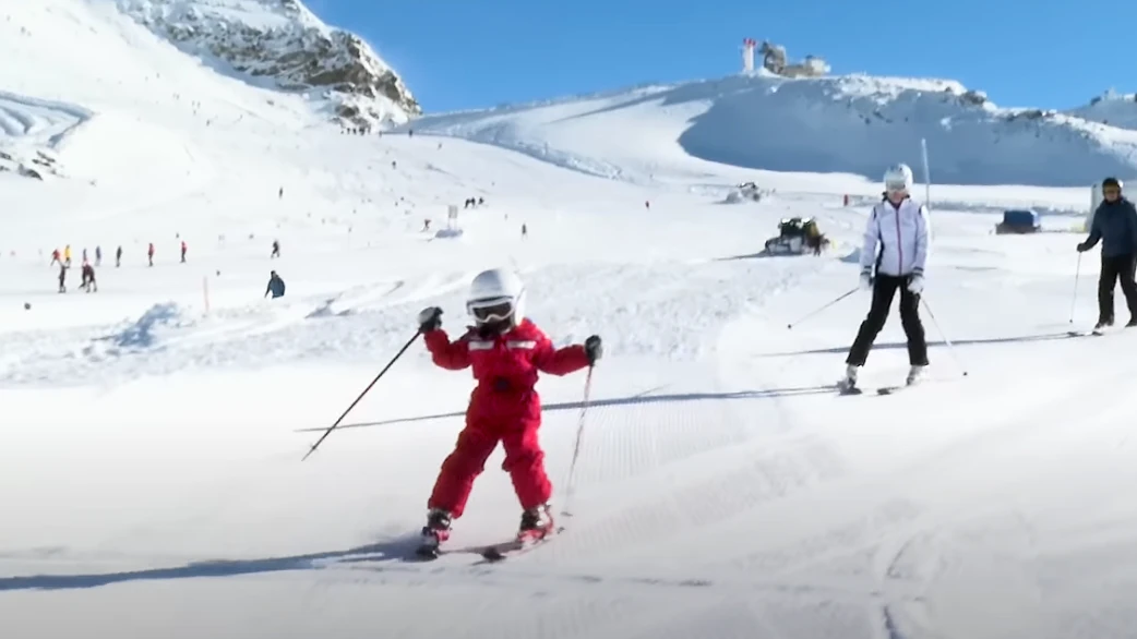 Charlotte (3) ist auf Social Media ein Ski-Star.