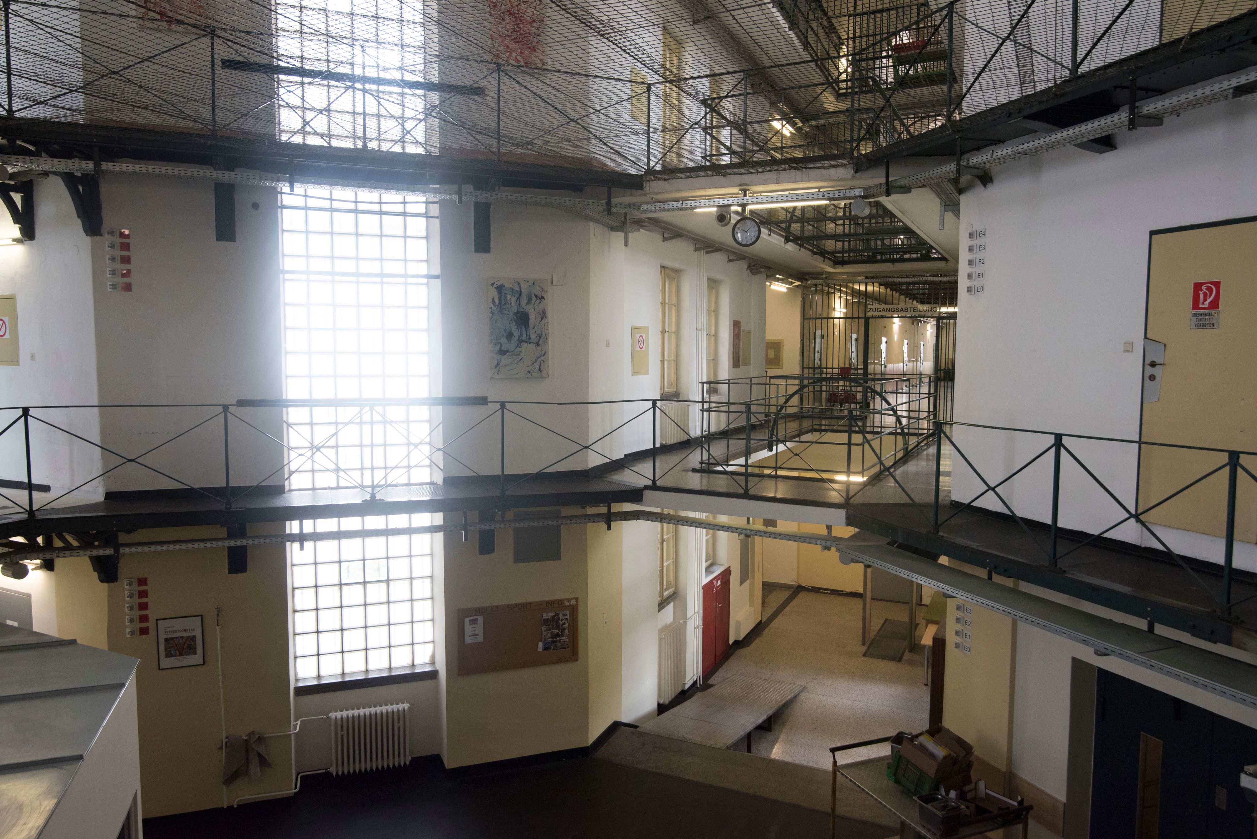 Blick in die Justizanstalt Graz-Karlau. Hier fand der Drogen-Schmuggel statt, zwei Wachbeamte sollen involviert sein.