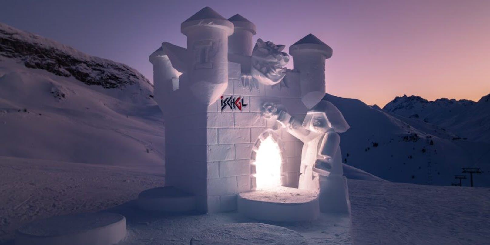 "Die Lego Burg" gewann beim 30. Schneeskulpturen-Wettbewerb "Formen in Weiß".