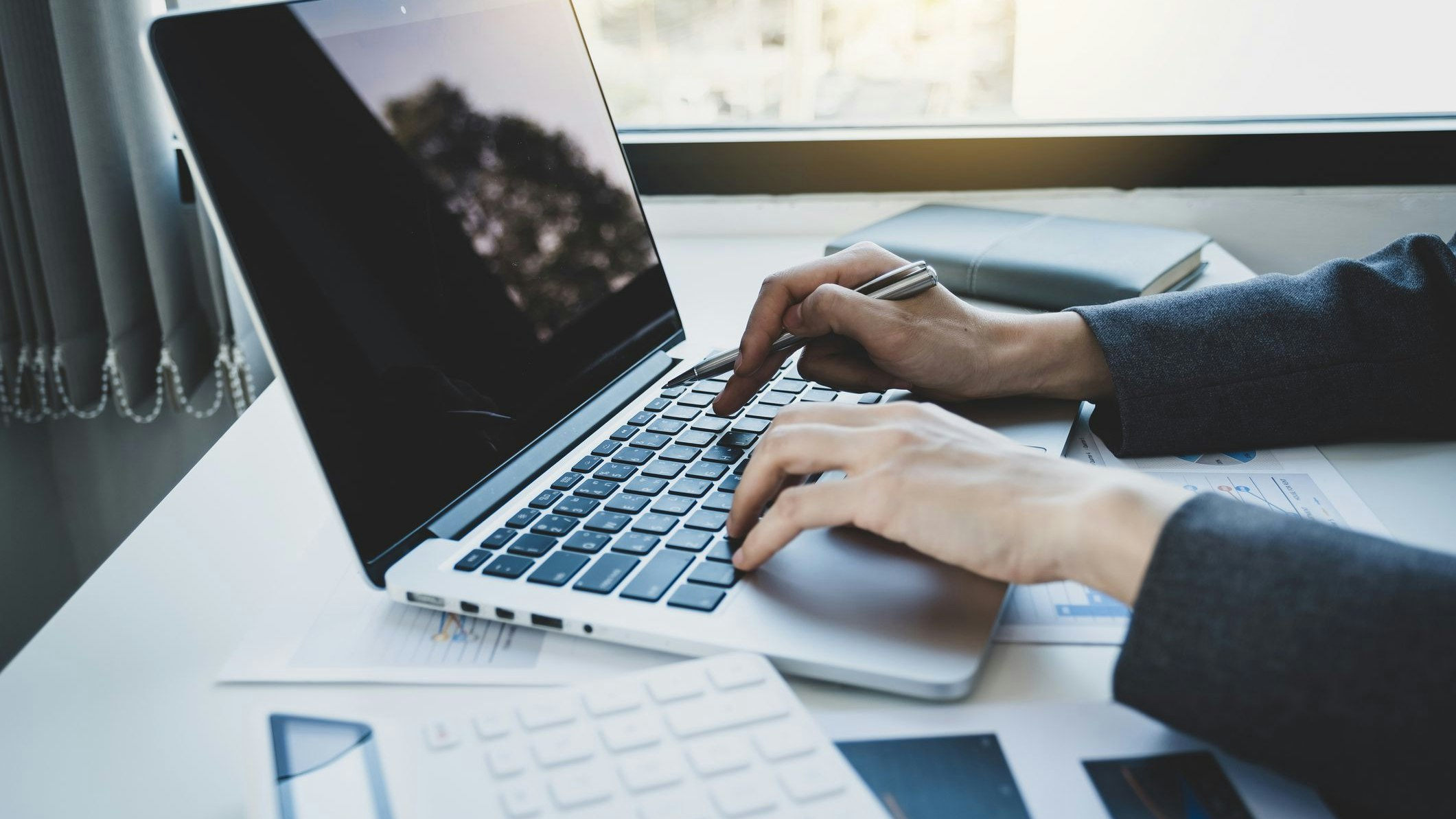 Erst wurde der Bildschirm schwarz, dann waren Tausende Euro vom Konto verschwunden.