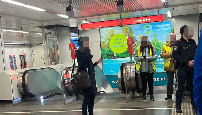Heute.at - Mann von einfahrender U-Bahn erfasst – sofort tot