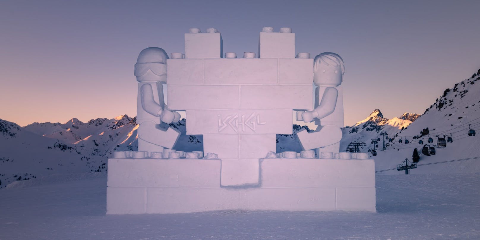 Zehn Künstlerpaare erschufen elf großartige Lego-Kunstwerke aus Eis und Schnee.