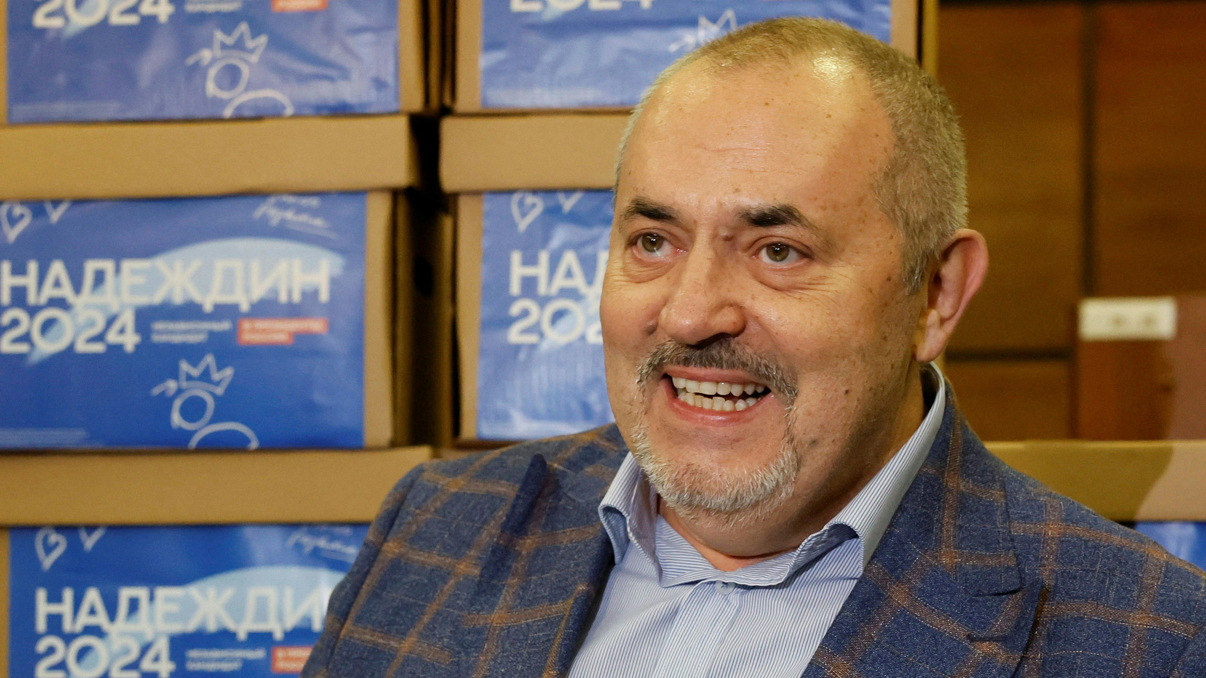 Boris Nadeschdin reichte die Unterschriften für seine Kandidatur persönlich ein.