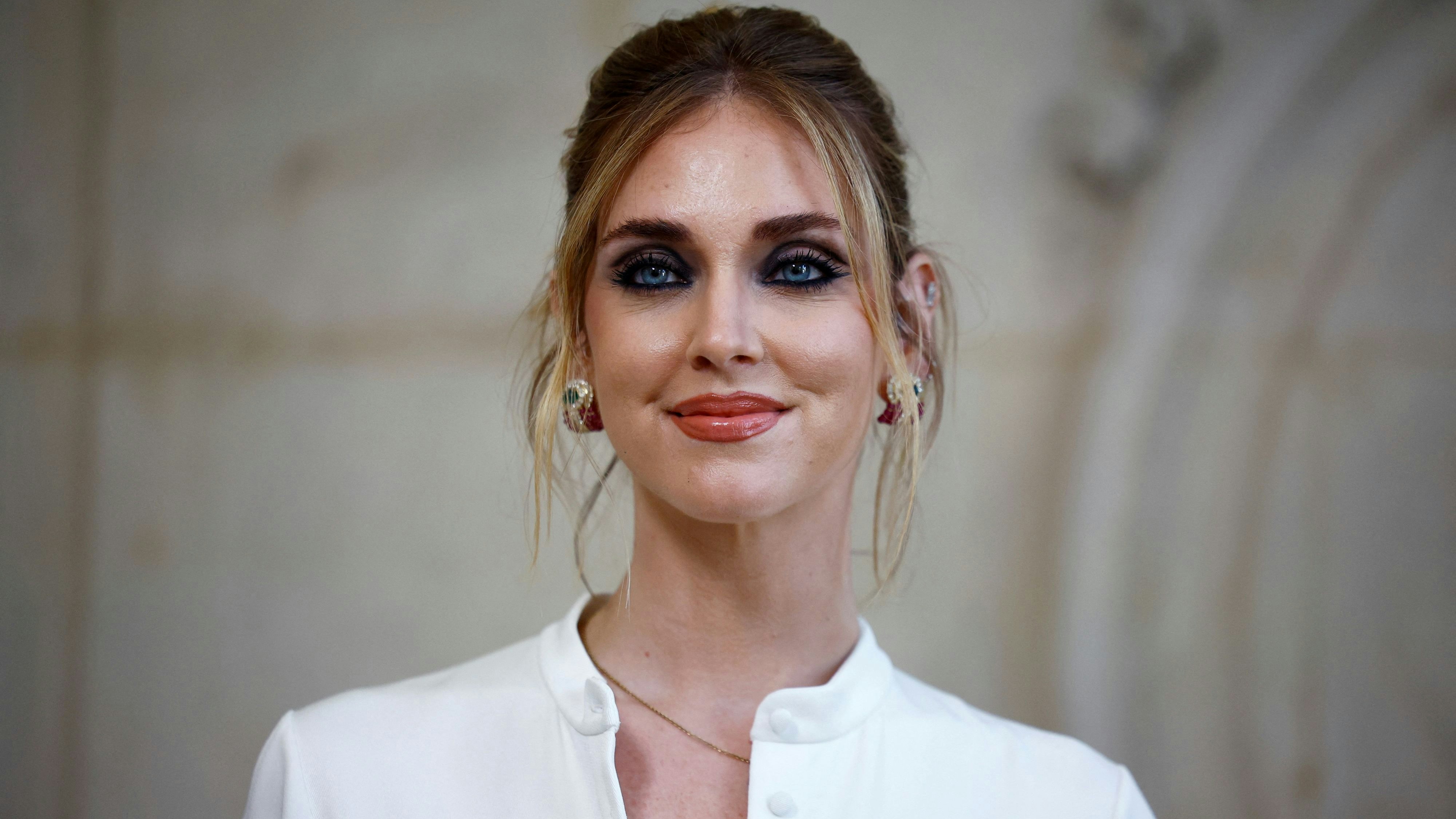 Chiara Ferragni gehört zu den bekanntesten <a data-li-document-ref="120094631" href="https://www.heute.at/s/nachhaltig-arbeiterkammer-deckt-jetzt-mode-schmaeh-auf-120094631">Mode</a>-Influencerinnen der Welt. Seit letztem Jahr hat sie <a data-li-document-ref="120095833" href="https://www.heute.at/s/10-mio-euro-verlust-ferragnis-unternehmen-zittert-120095833">allerdings&nbsp;mit schrumpfenden Gewinnen ihrer Modemarke zu kämpfen.</a>