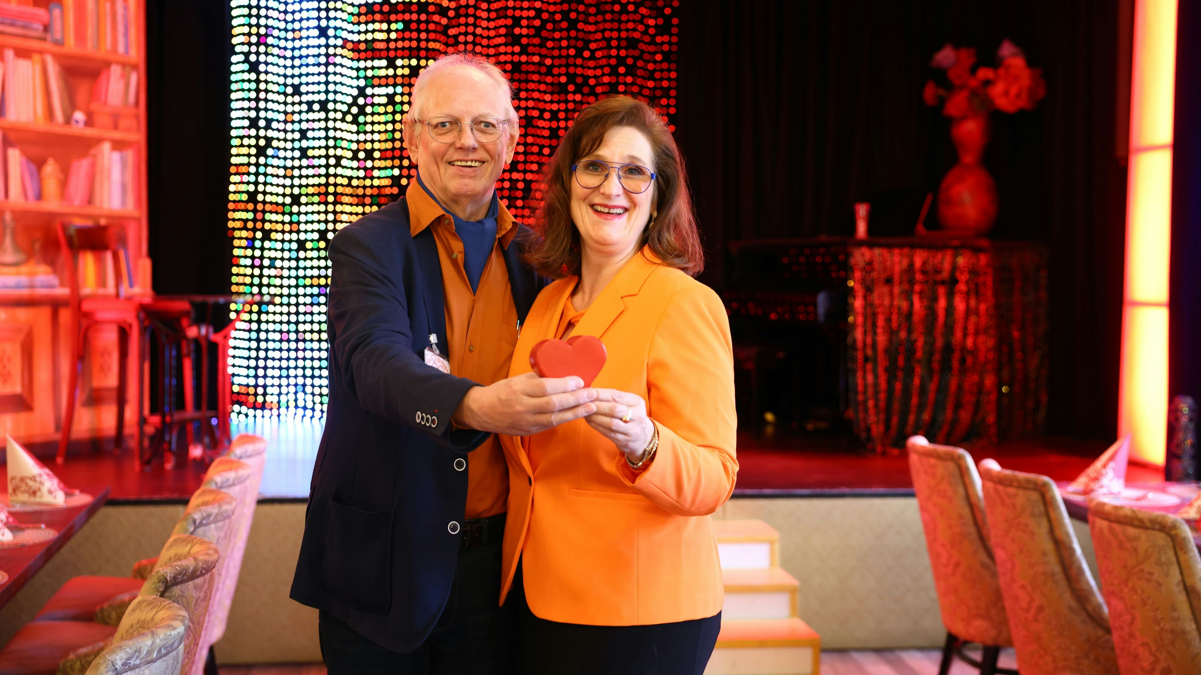 Gabriele und Hubert Rabl bringen in ihrem Singleclub "Ich + Du" Menschen jenseits der 50 zusammen.