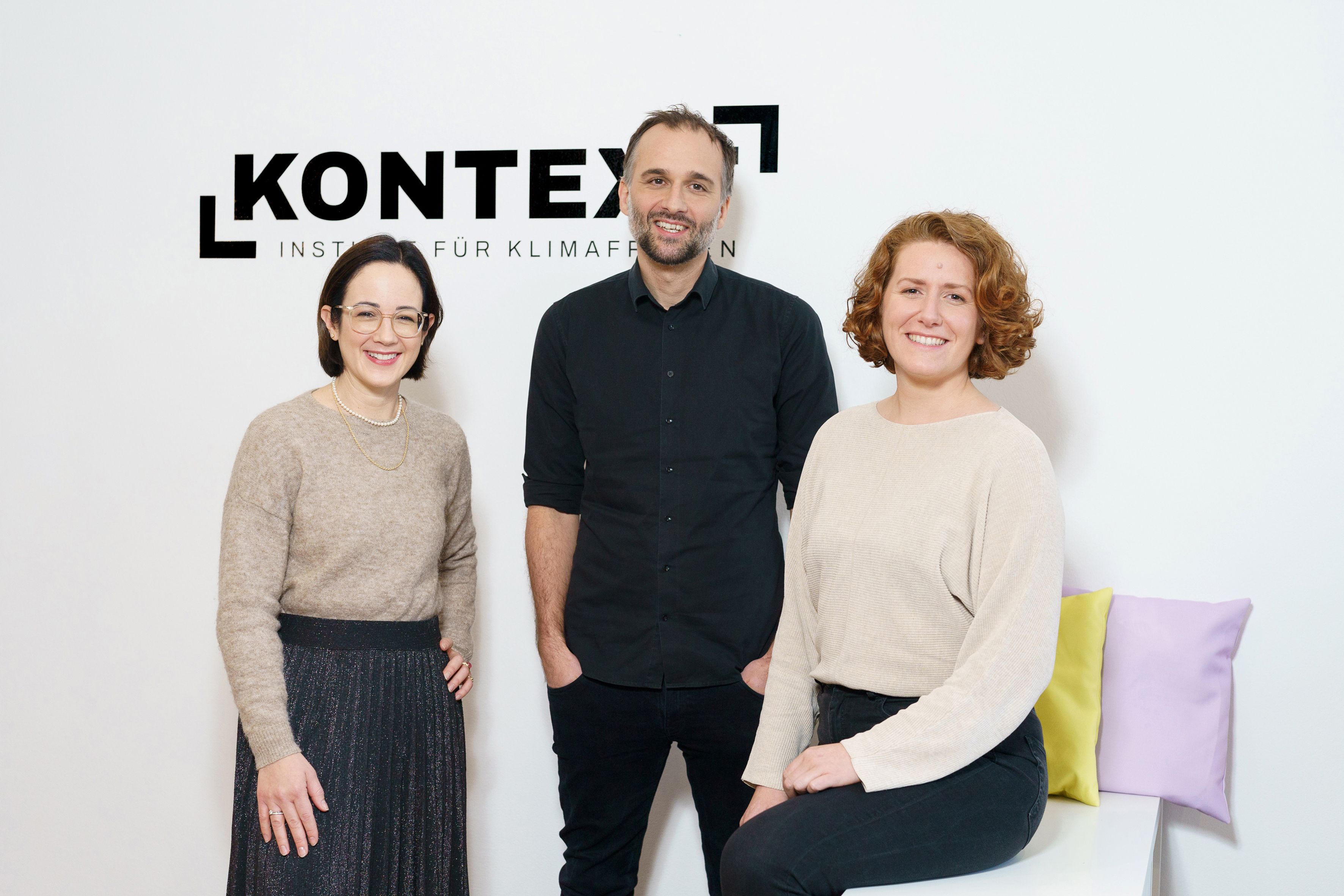 Gemeinsam mit Tina Deutsch (links) und Florian Maringer hat Katharina Rogenhofer (rechts) das Institut für klimapolitische Fragen gegründet.