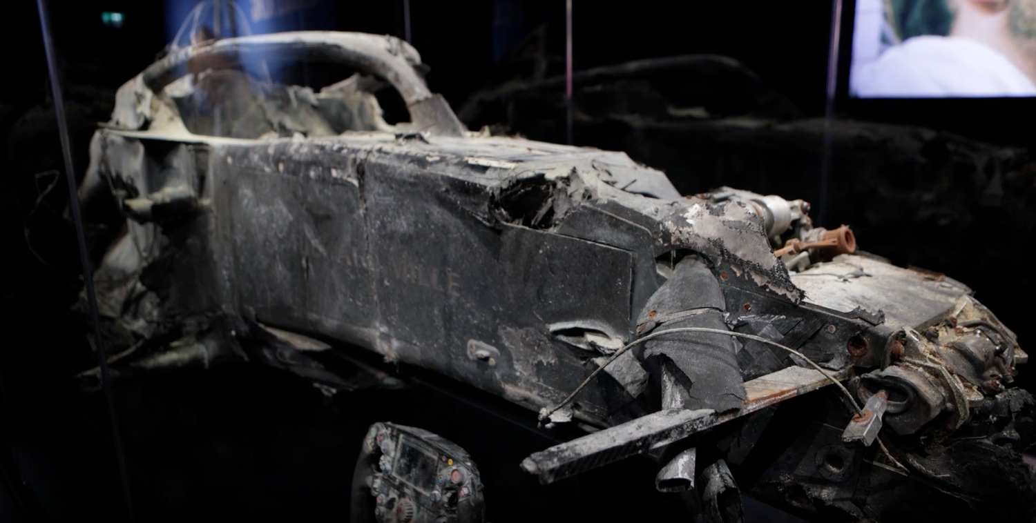 Das Wrack von Romain Grosjean ist das Herzstück der Ausstellung.