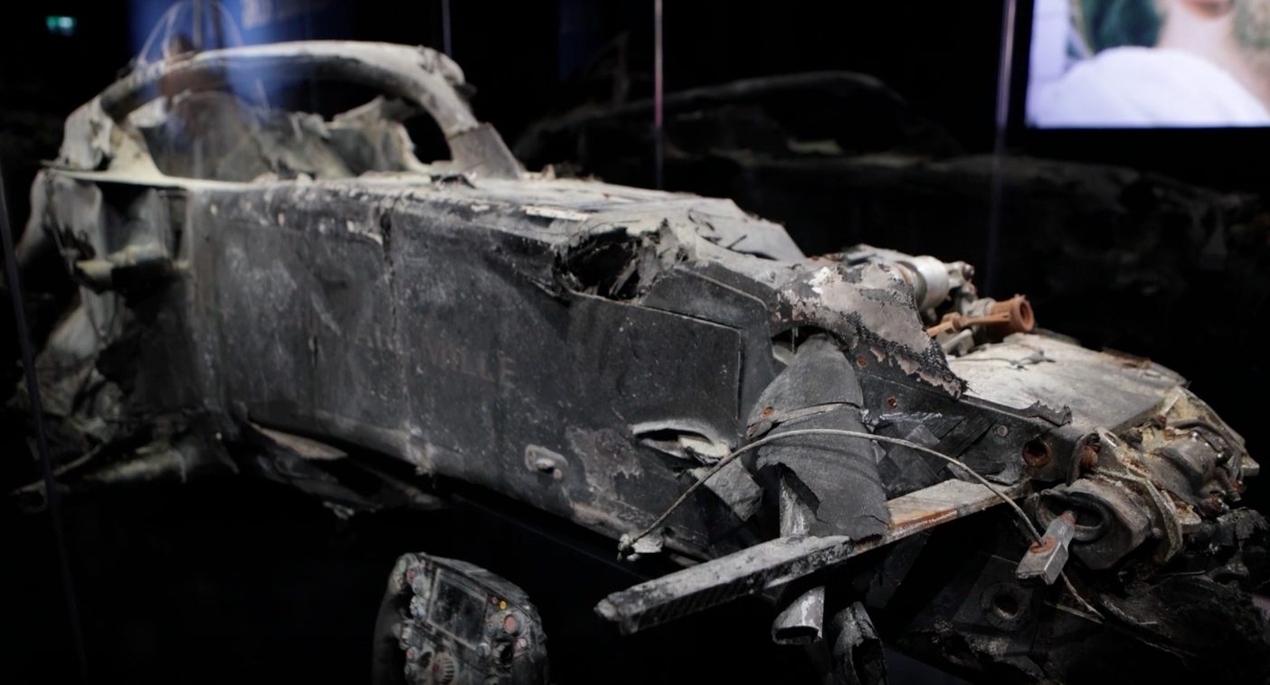 Das Wrack von Romain Grosjean ist das Herzstück der Ausstellung.