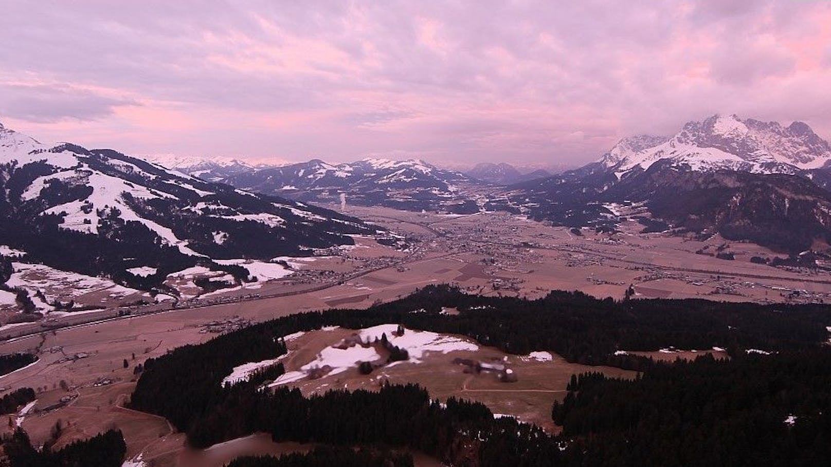 St. Johann in Tirol in buntem Licht