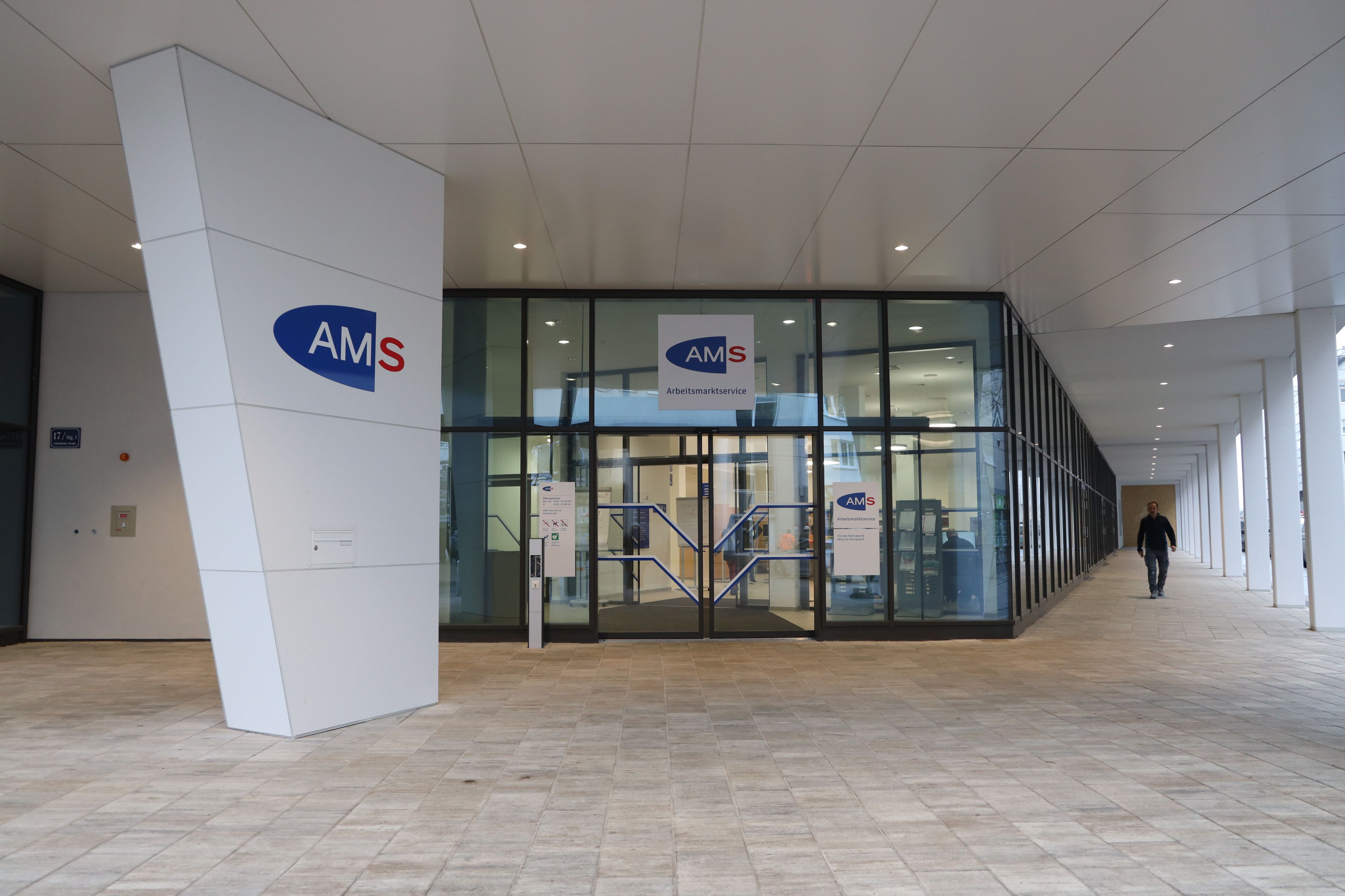 AMS-Filiale in Wien - es gibt viele offene Stellen, doch die Jobs werden nicht angenommen.