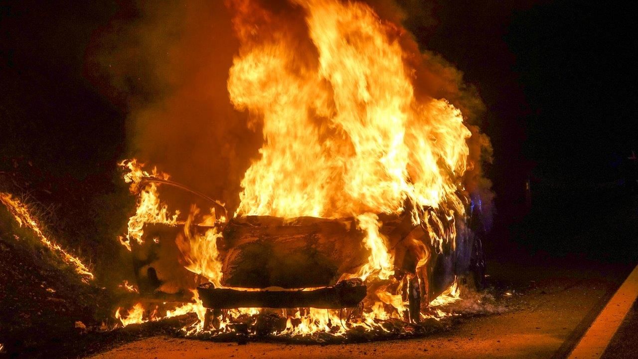 Am Freitag kam es auf der A2 zu einem Pkw-Vollbrand. Verletzt wurde durch das Inferno niemand.