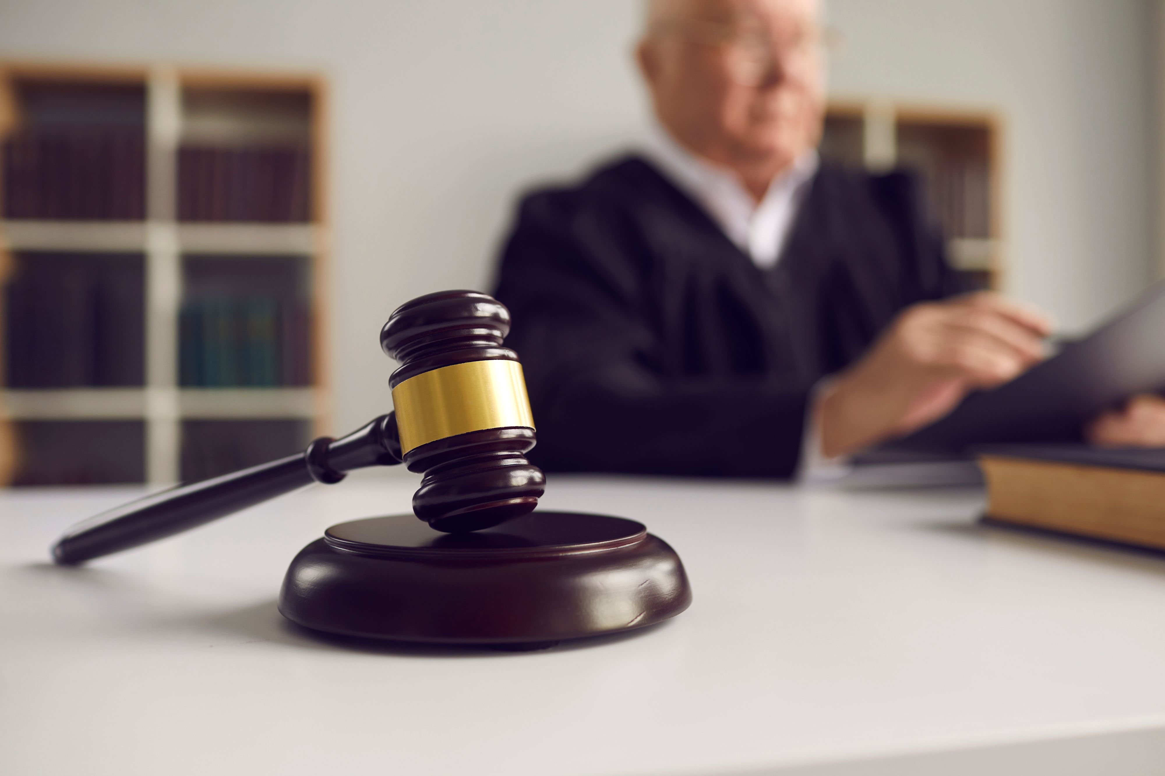Im Fall eines anklagekonformen Schuldspruchs drohen dem 19-Jährigen mehrere Jahre Haft.