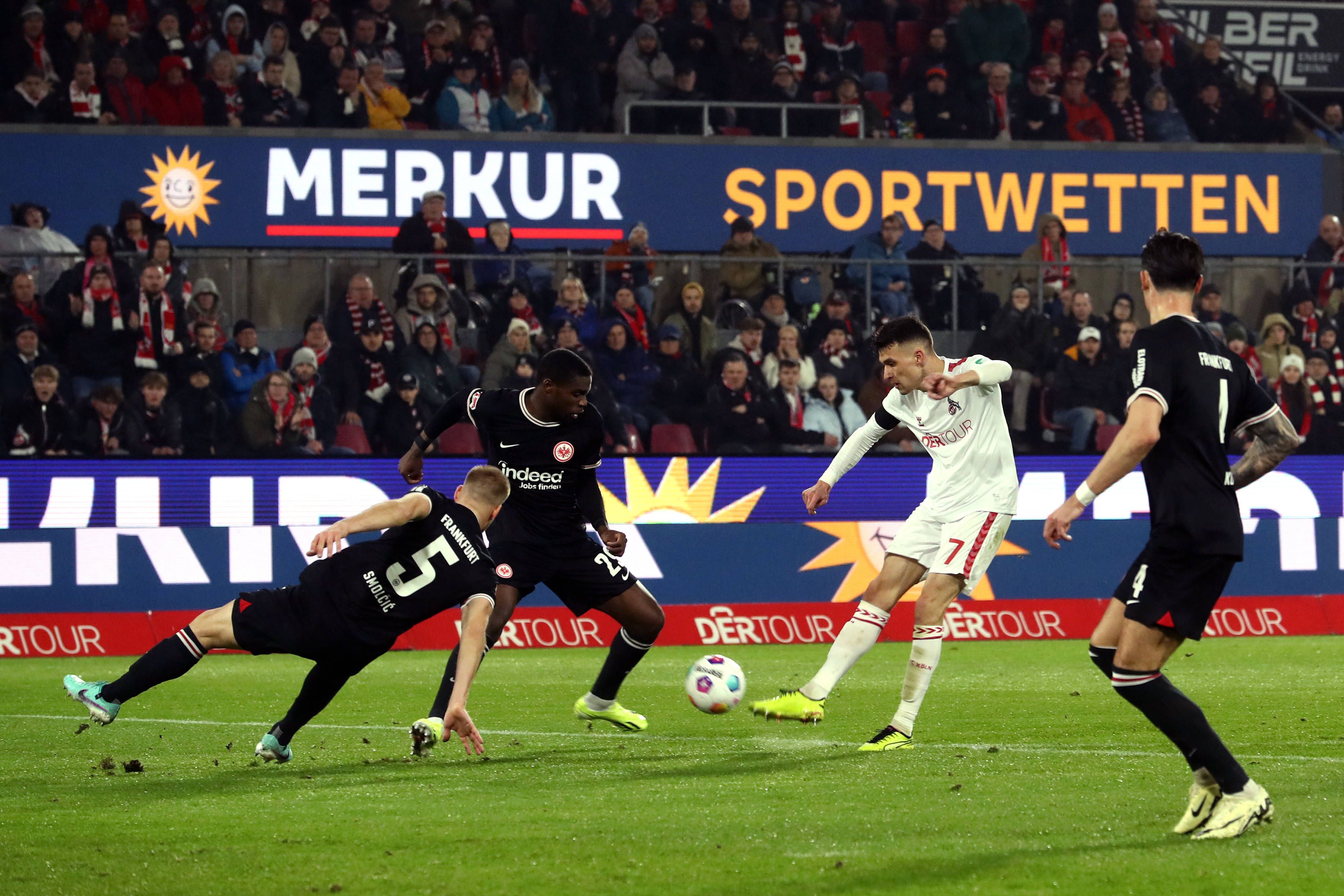 Dejan Ljubicic verzeichnet einen Assist bei Kölns Sieg gegen Frankfurt. 