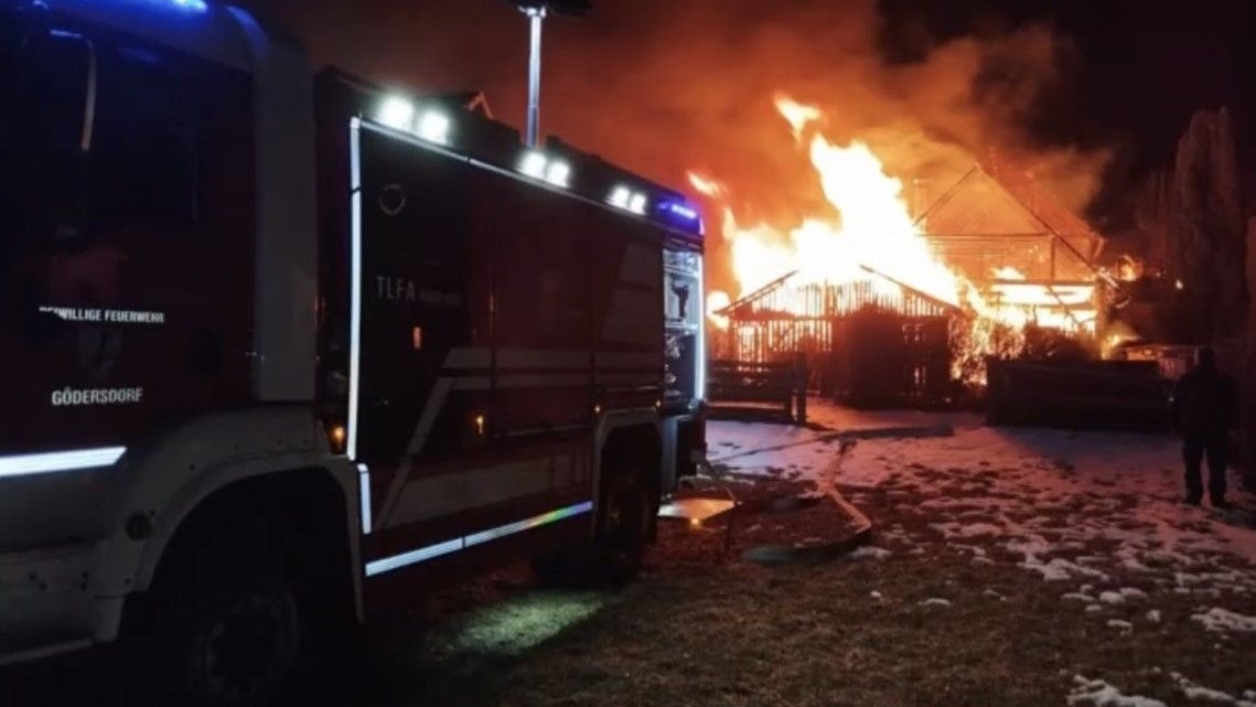 Die Feuerwehren stehen im Großeinsatz.