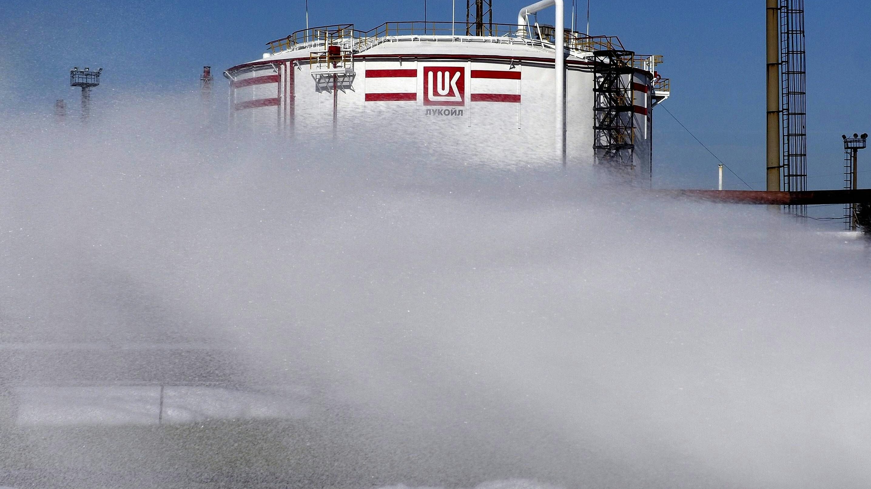 In einer Ölraffinerie in Russland war ein Feuer ausgebrochen. (Archivbild)