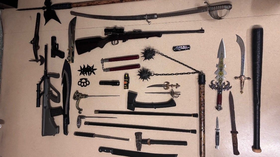 Die Beamten stellten die Waffen sicher.