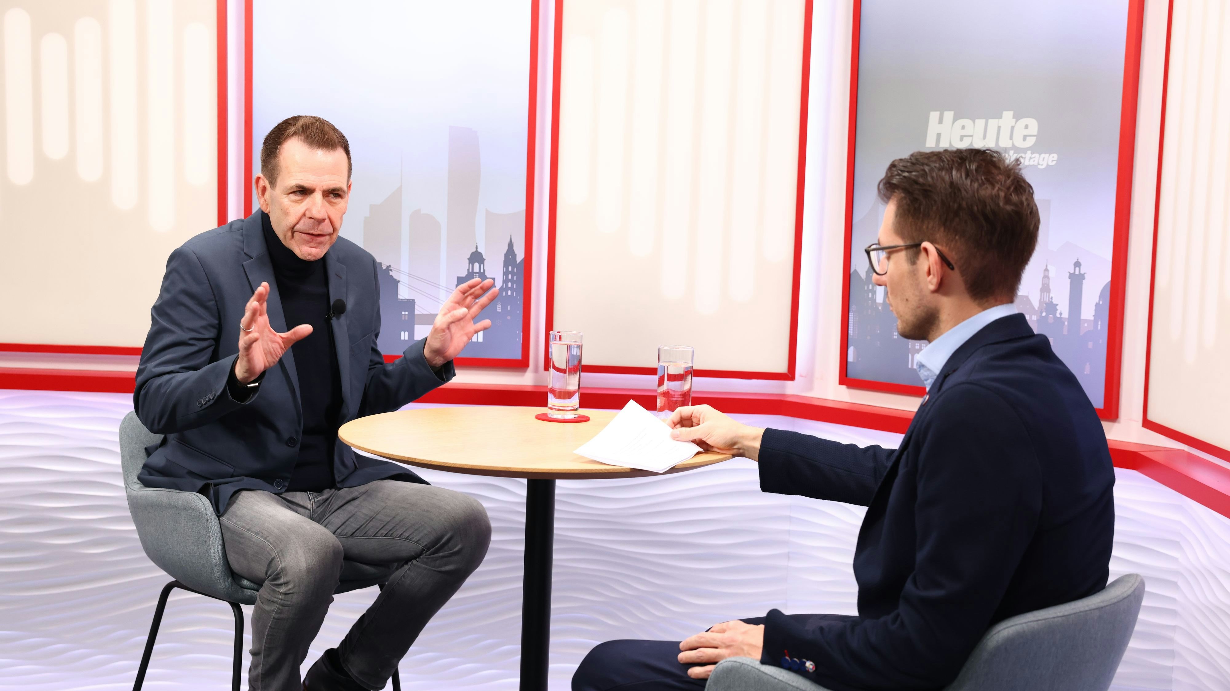 Harald Vilimsky polterte im "Heute"-Talk gegen Ukraine-Flüchtlinge in Luxusautos.