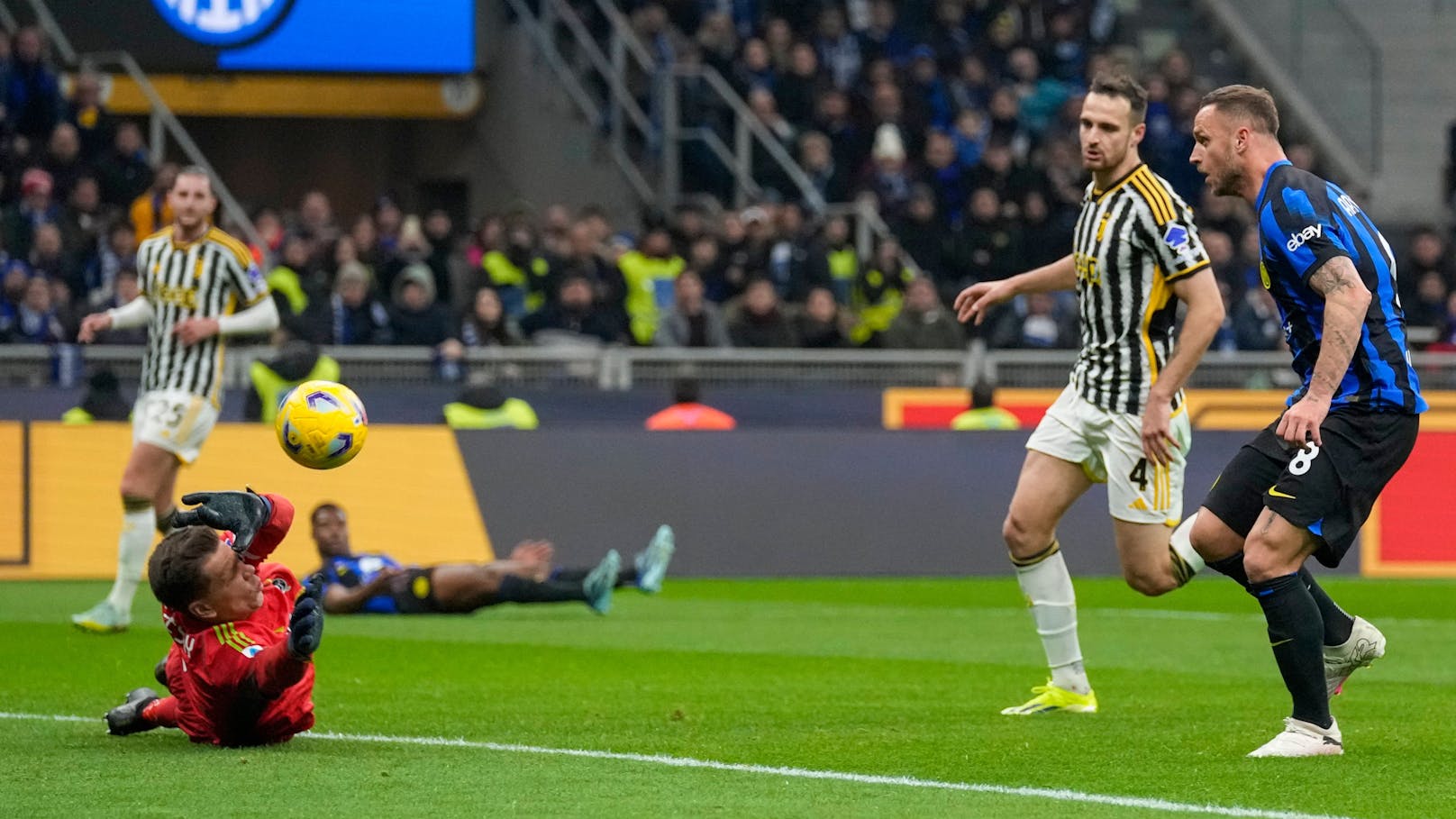 Arnautovic schlägt Juventus, vergibt aber Mega-Chance