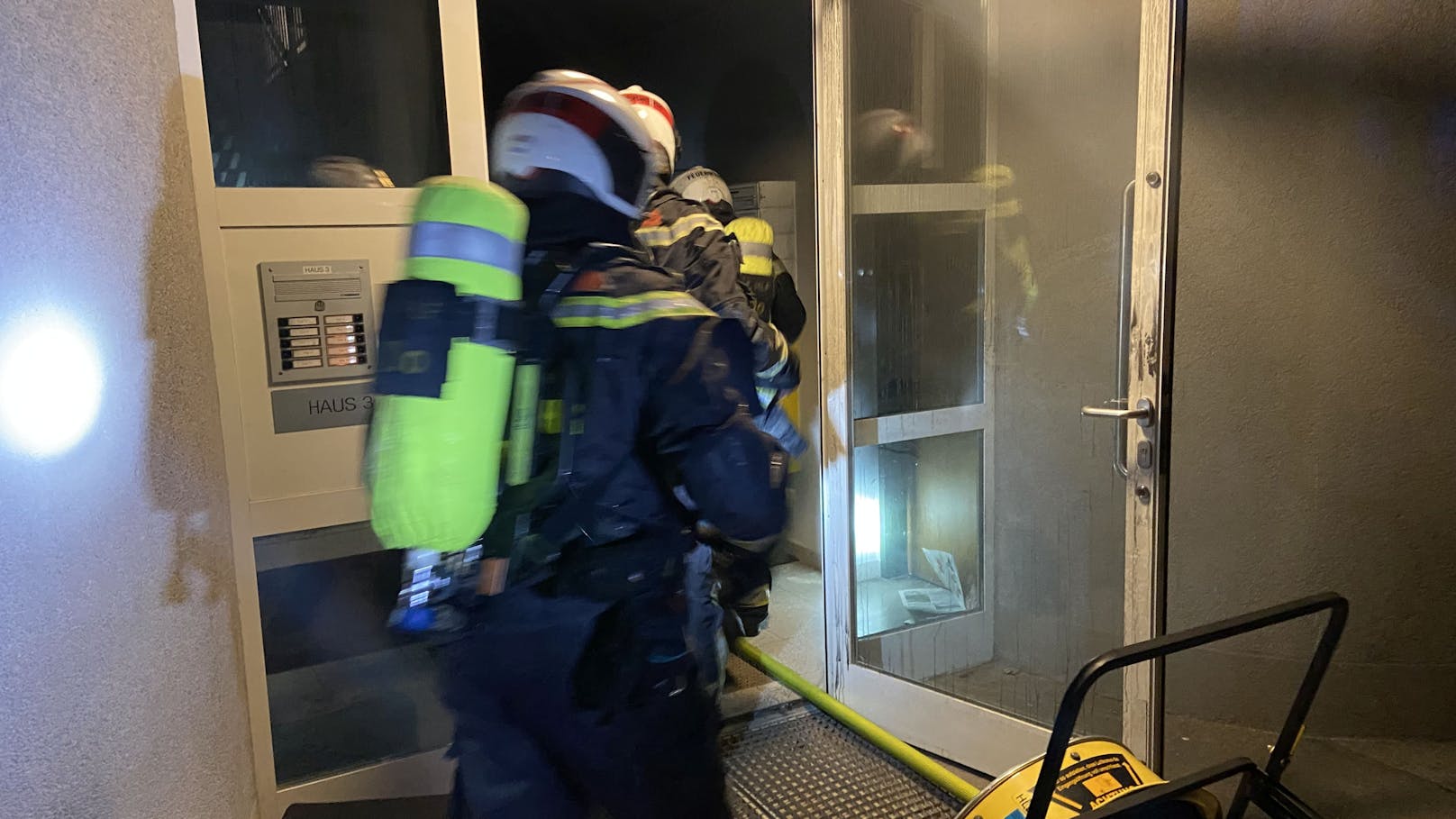 Feuer in Favoriten – Zwei Schwangere und Kind im Spital