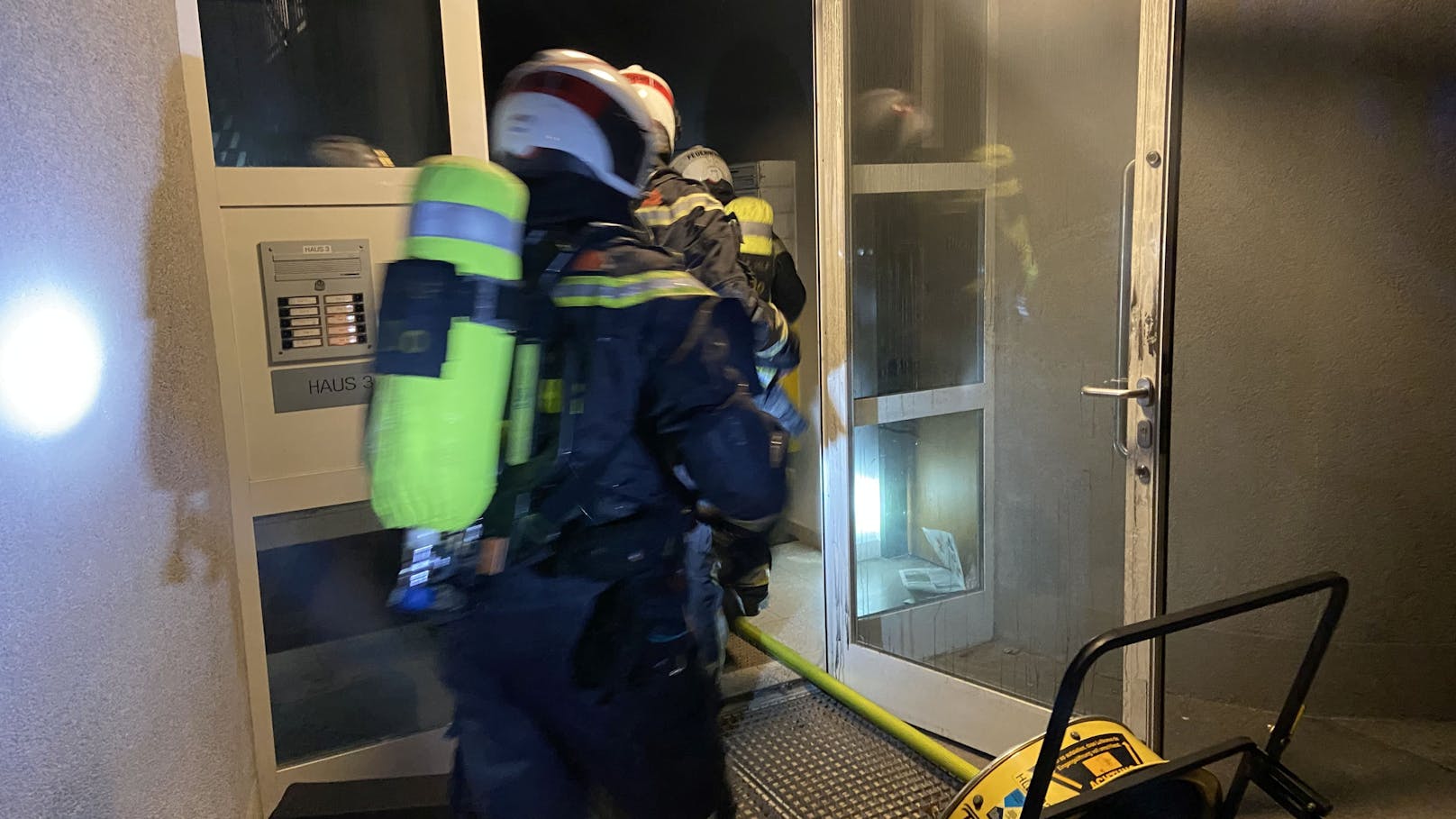 Feuer in Favoriten – Zwei Schwangere und Kind im Spital