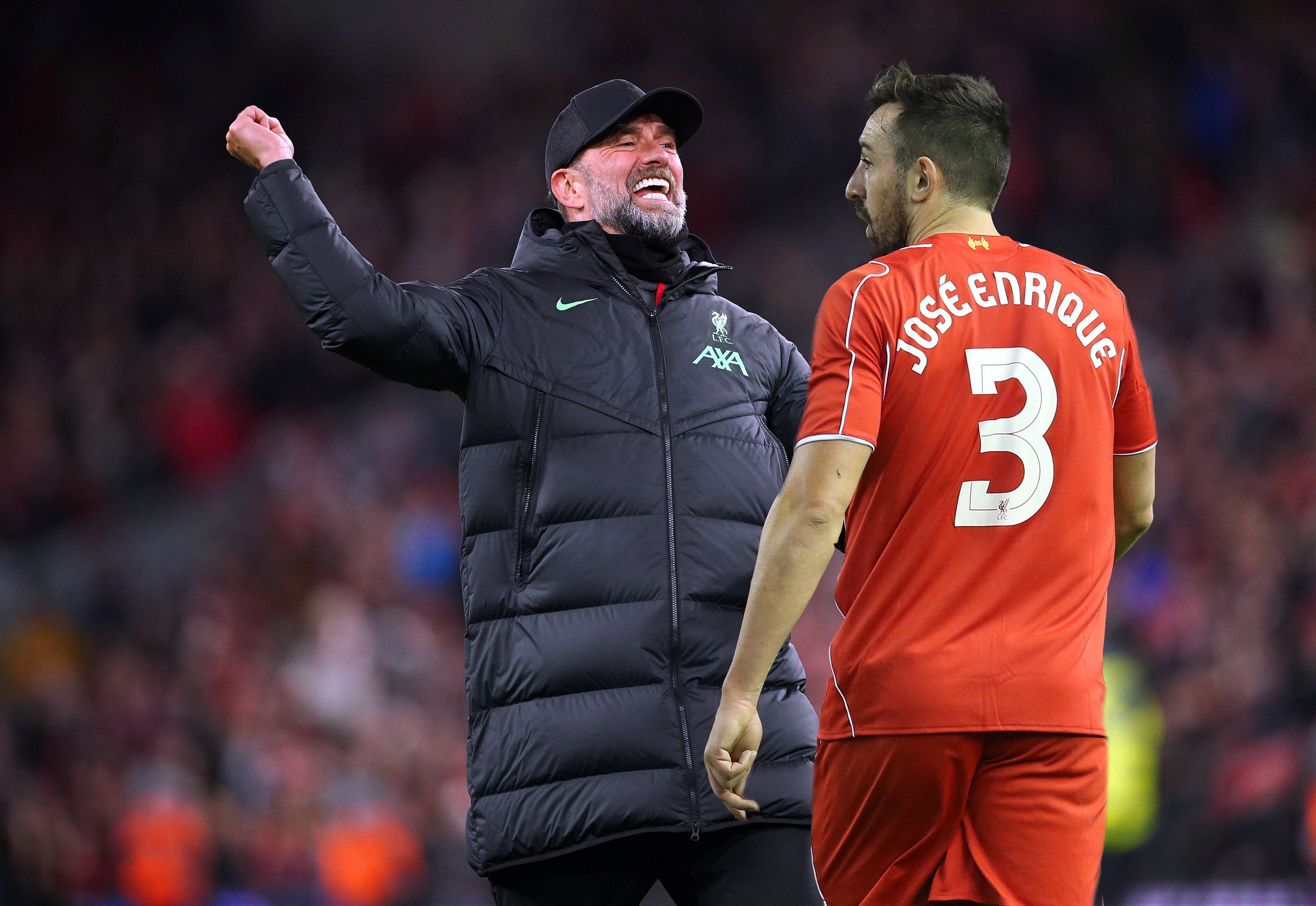 Jose Enrique (r.) glaubt nicht, dass Jürgen Klopp amtsmüde ist. 