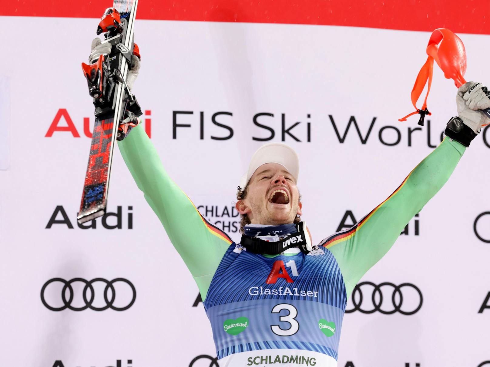 Es war das Österreich-Doppel für Linus Strasser. Der Deutsche gewann nach dem Slalom in Kitzbühel auch in Schladming, krönte sich zum Nightrace-Sieger. ÖSV-Star Manuel Feller kam beim zweiten Heimrennen nicht über Platz fünf hinaus.
