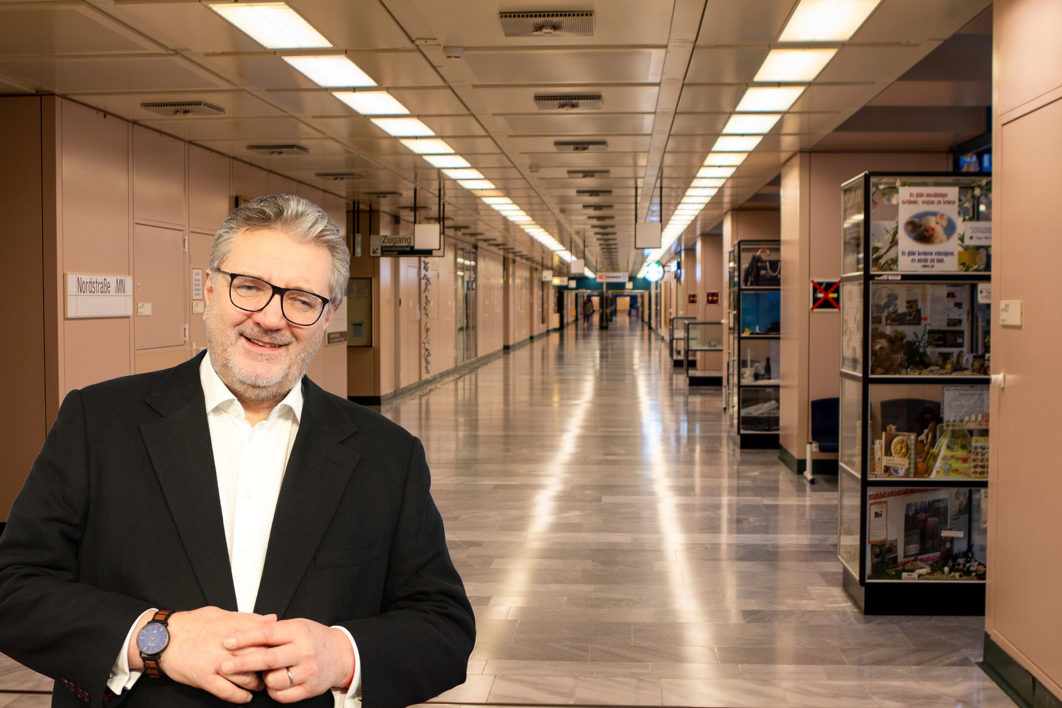 Stadtrat Peter Hacker will die Umweltbelastung im Gesundheitssektor reduzieren, daher werden die Leuchten im AKH getauscht.