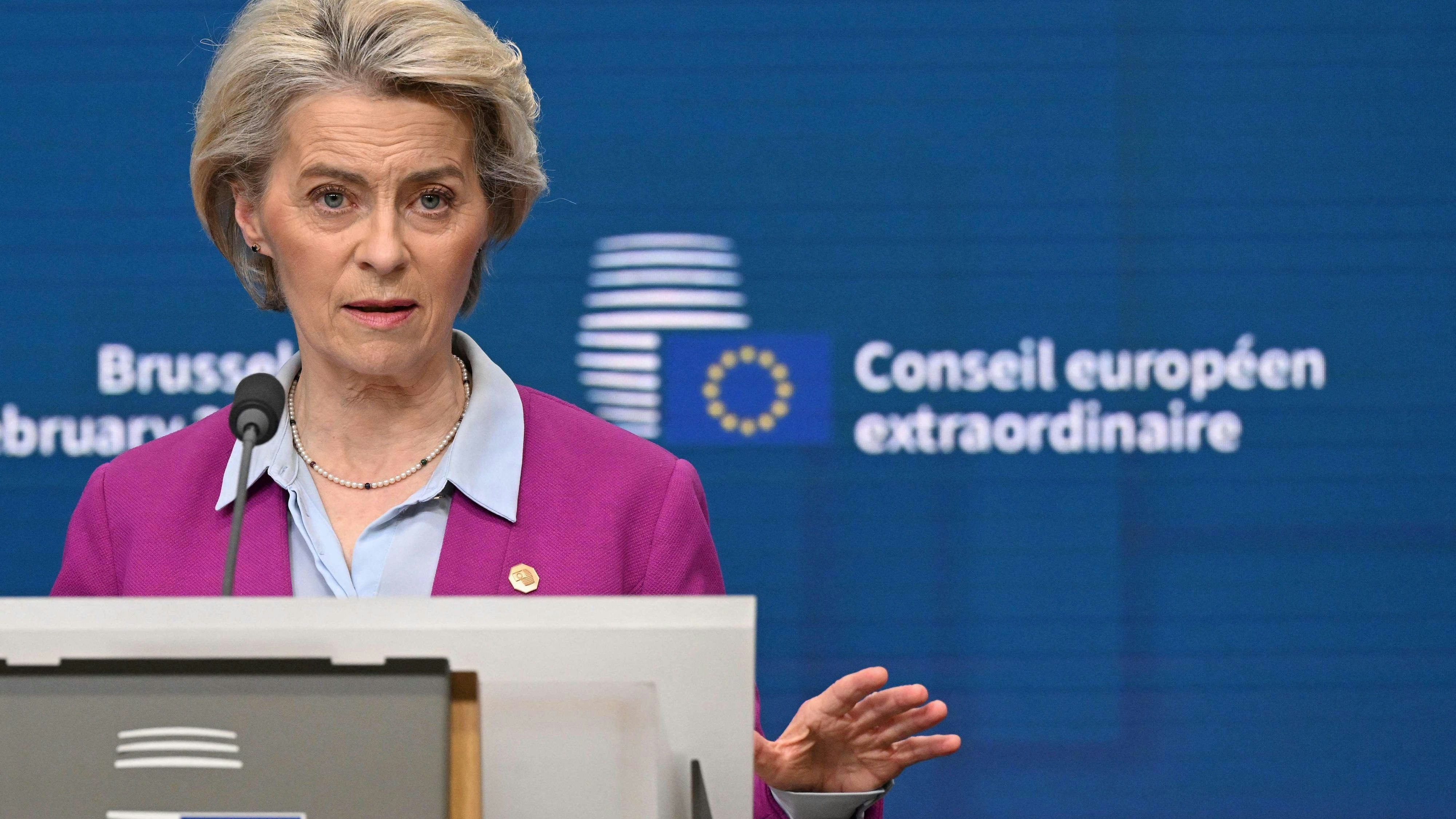 Download von www.picturedesk.com am 05.02.2024 (09:10).  European Commission President Ursula von der Leyen addresses the audience during a press conference as part of a European Council meeting at the European headquarters in Brussels, on February 1, 2024. EU leaders are to gather in Brussels on February 1, 2024, for a meeting of the European Council, where they will discuss aid to Ukraine as the war nears its second anniversary. (Photo by JOHN THYS / AFP) - 20240201_PD5852 - Rechteinfo: Rights Managed (RM) Nur für redaktionelle Nutzung! Werbliche Nutzung erfordert Freigabe: bitte schicken Sie uns eine Anfrage.