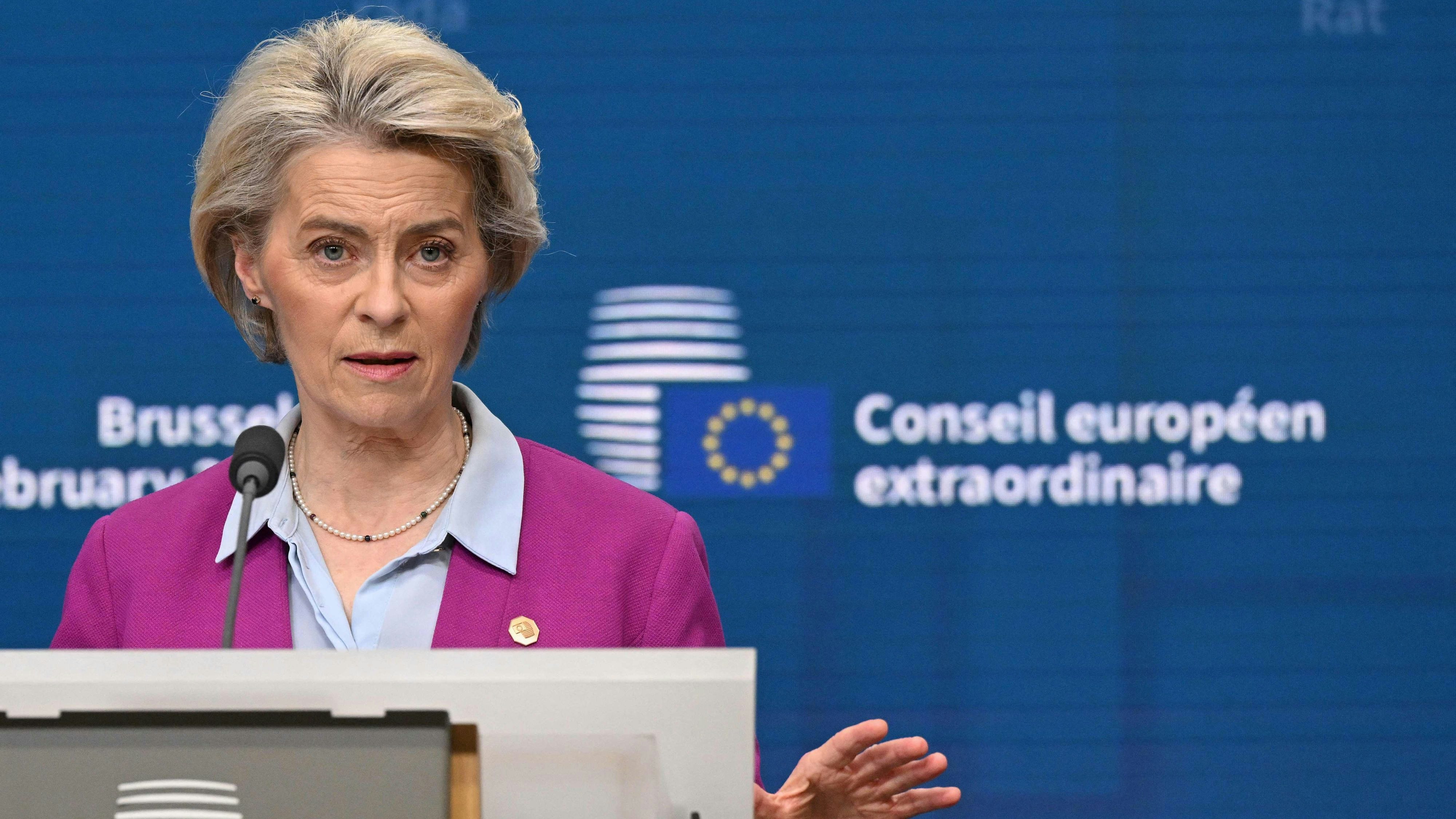 Download von www.picturedesk.com am 05.02.2024 (09:10).  European Commission President Ursula von der Leyen addresses the audience during a press conference as part of a European Council meeting at the European headquarters in Brussels, on February 1, 2024. EU leaders are to gather in Brussels on February 1, 2024, for a meeting of the European Council, where they will discuss aid to Ukraine as the war nears its second anniversary. (Photo by JOHN THYS / AFP) - 20240201_PD5852 - Rechteinfo: Rights Managed (RM) Nur für redaktionelle Nutzung! Werbliche Nutzung erfordert Freigabe: bitte schicken Sie uns eine Anfrage.